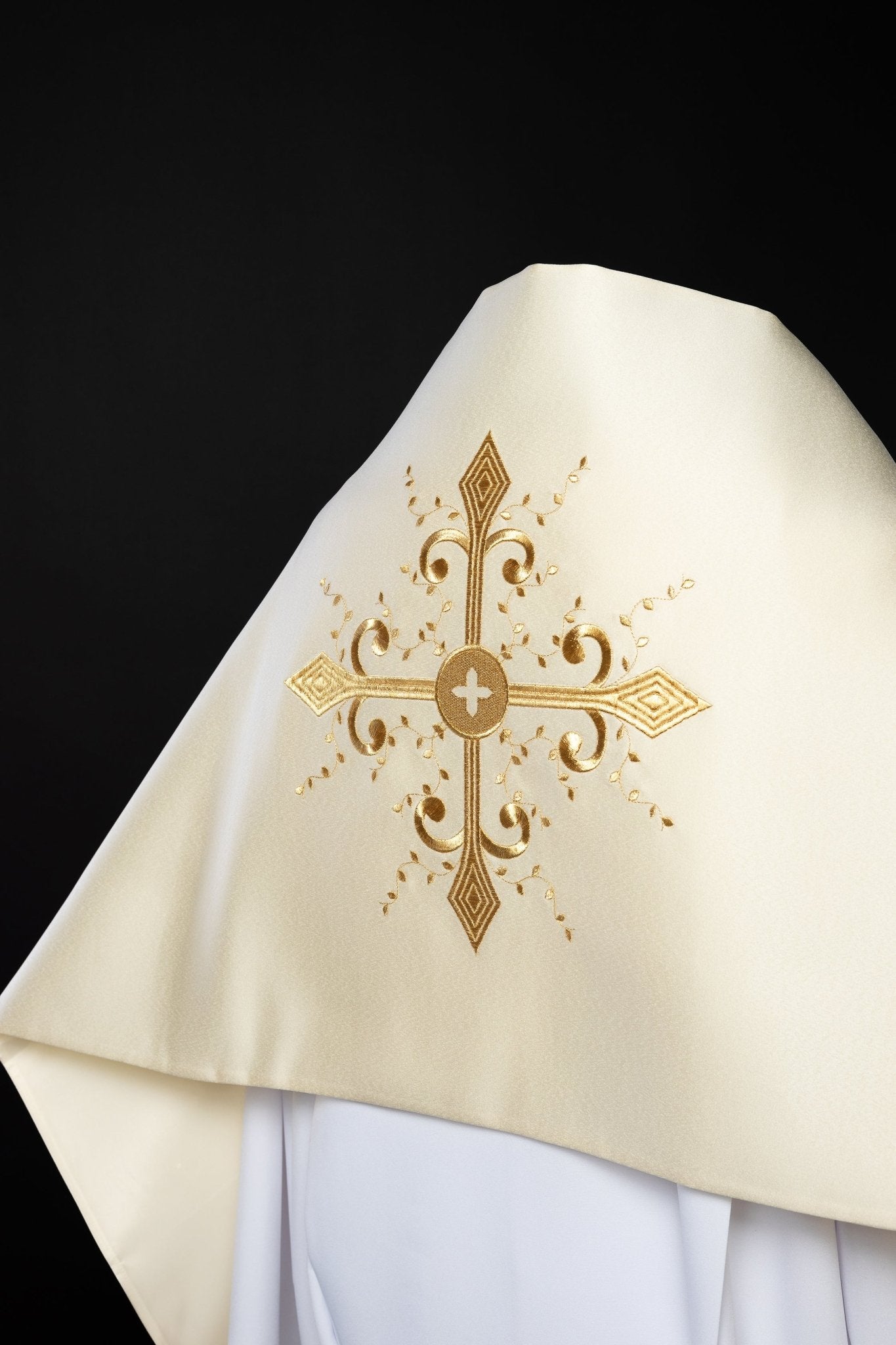Cross embroidered veil in ecru KWL/031/05/20 50*270 ECRU SAT - HAFTINAUSA.COM
