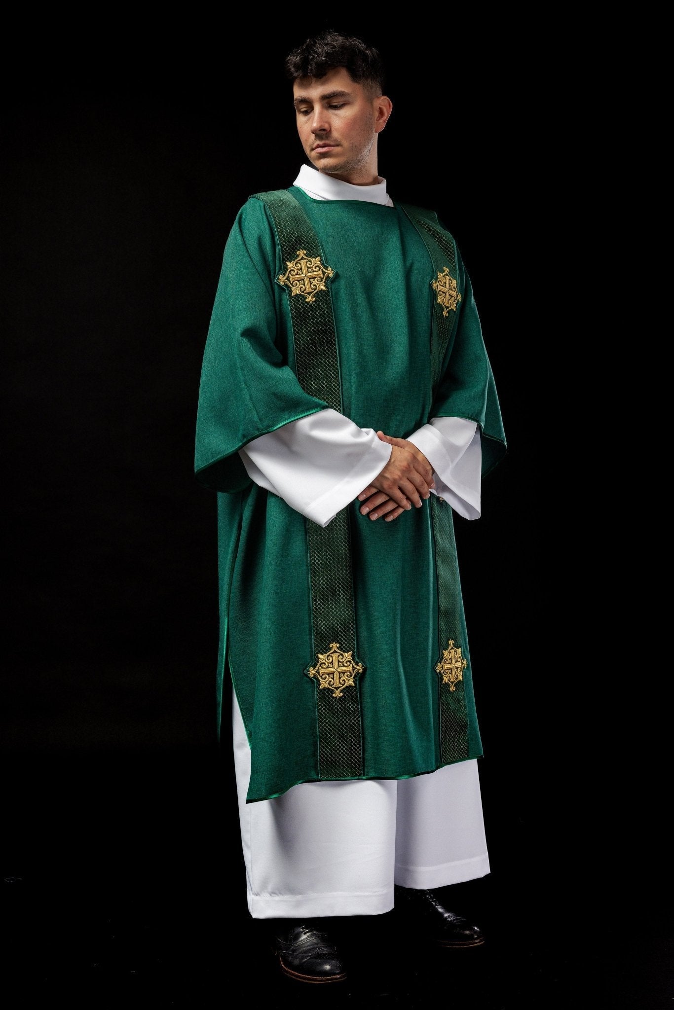 Dalmatic with stripes on a velvet background with the symbols of the Cross Green LE/1030/01/B - HAFTINAUSA.COM