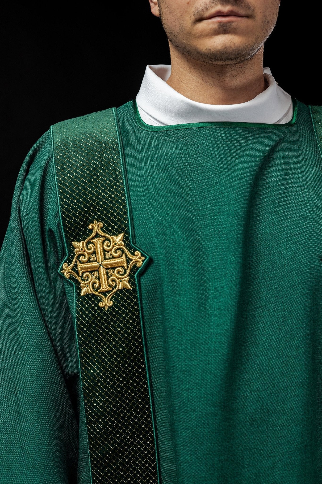 Dalmatic with stripes on a velvet background with the symbols of the Cross Green LE/1030/01/B - HAFTINAUSA.COM