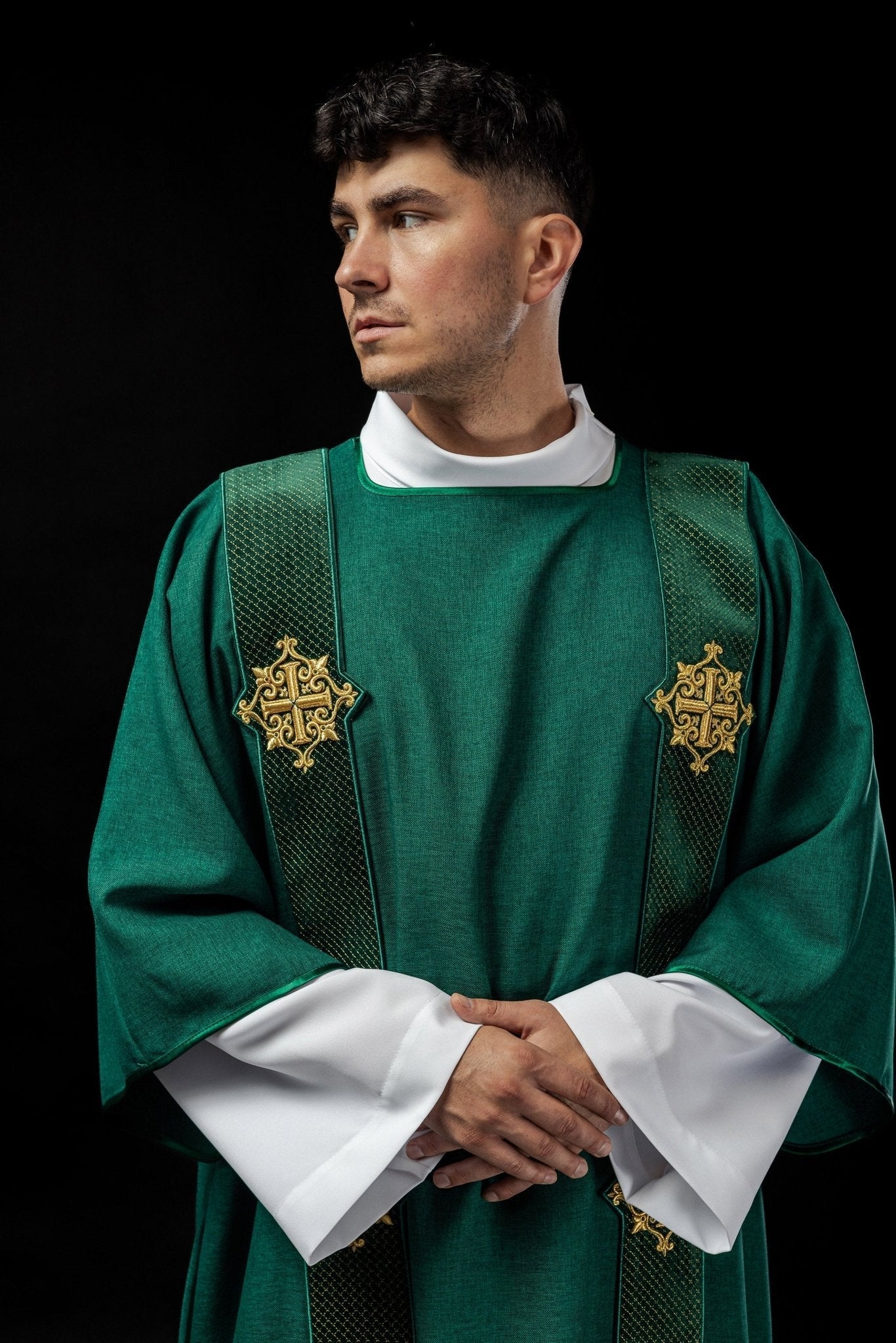 Dalmatic with stripes on a velvet background with the symbols of the Cross Green LE/1030/01/B - HAFTINAUSA.COM