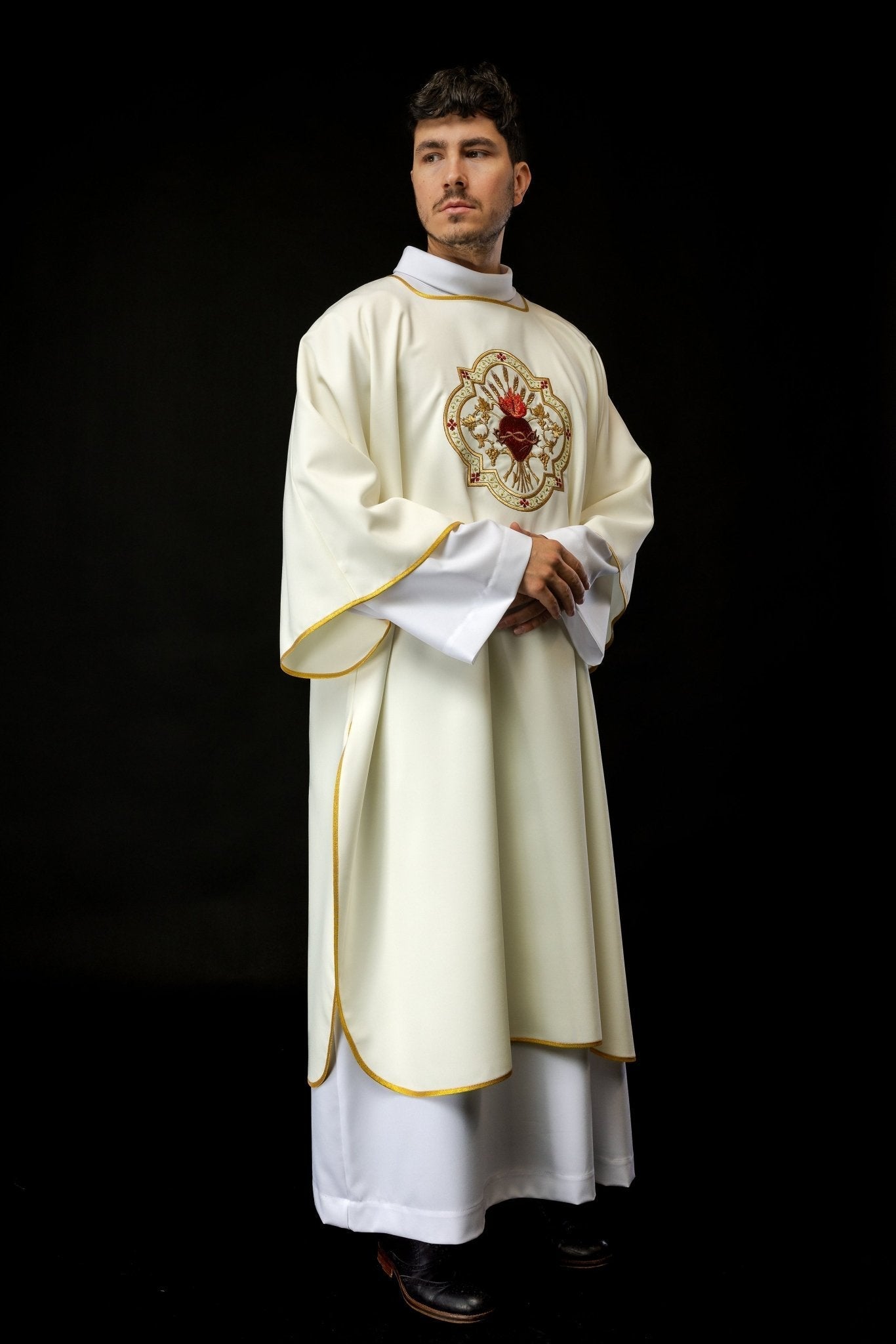 Deacons dalmatic with the Sacred Heart of Jesus and Eucharistic Chalice embroidery KDL/118/05/01/D - HAFTINAUSA.COM