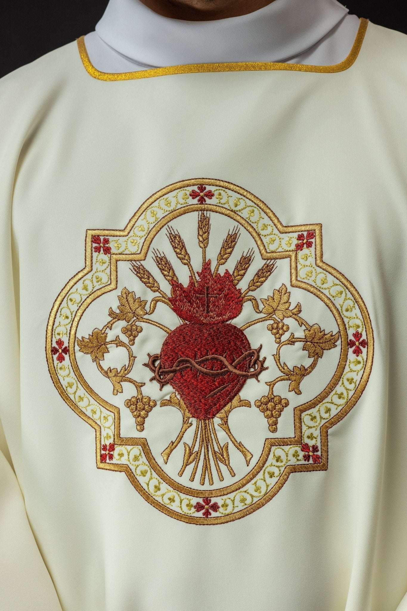Deacons dalmatic with the Sacred Heart of Jesus and Eucharistic Chalice embroidery KDL/118/05/01/D - HAFTINAUSA.COM
