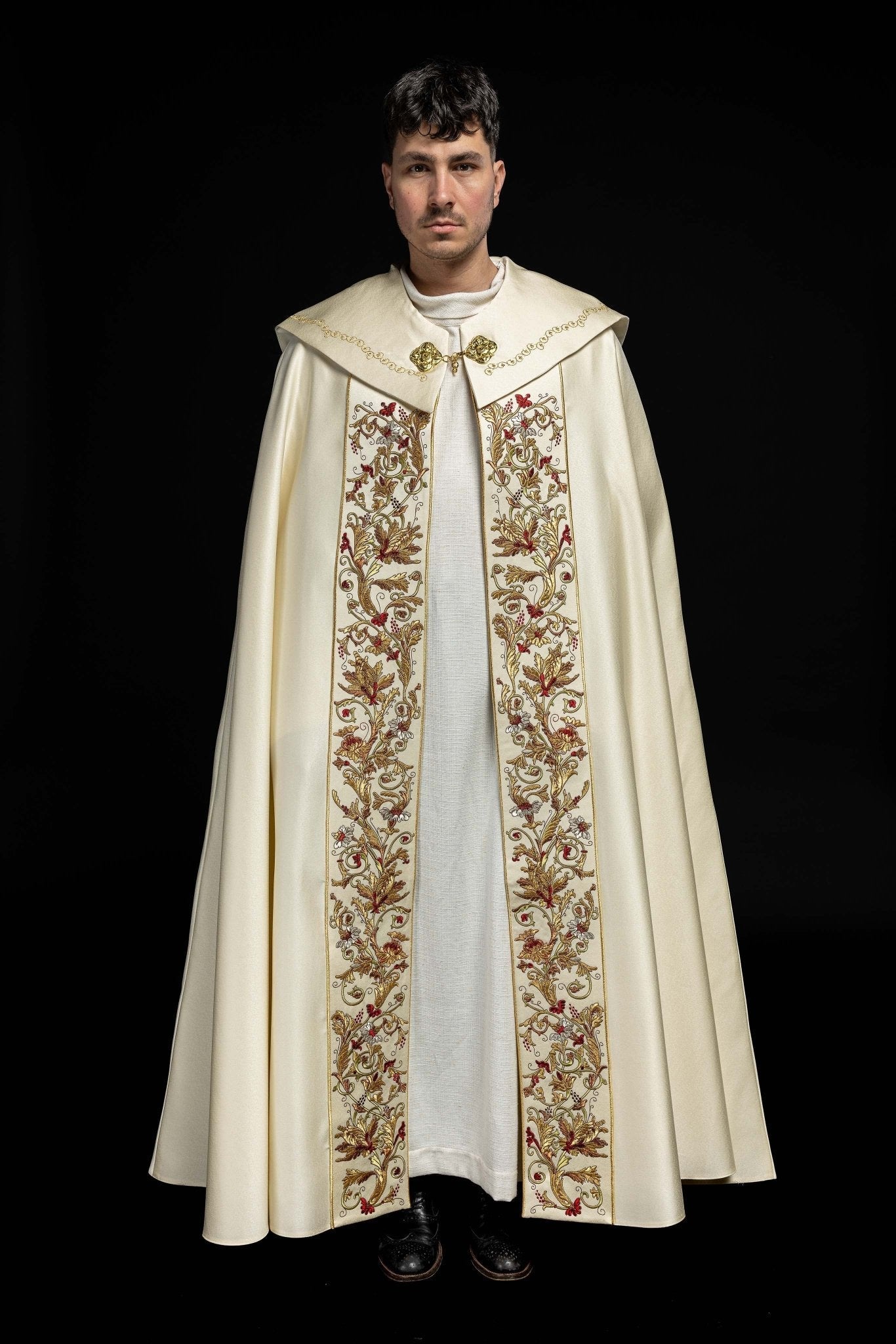 Decorated eucharistic cope with the PX monogram KKP/014/05/20 ECRU SAT. 145cm - HAFTINAUSA.COM