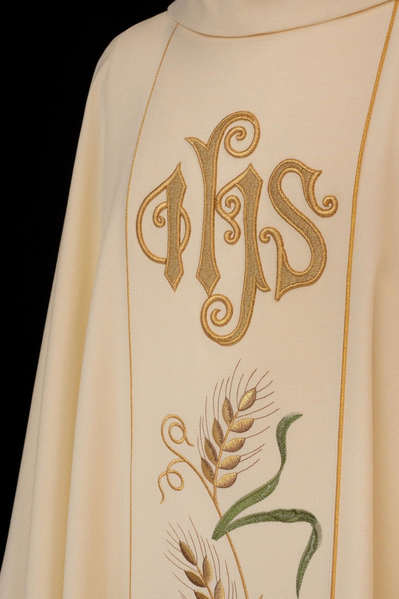 Ecru chasuble with IHS and grapes embroidery KOR/117/05/01 ECRU - HAFTINAUSA.COM