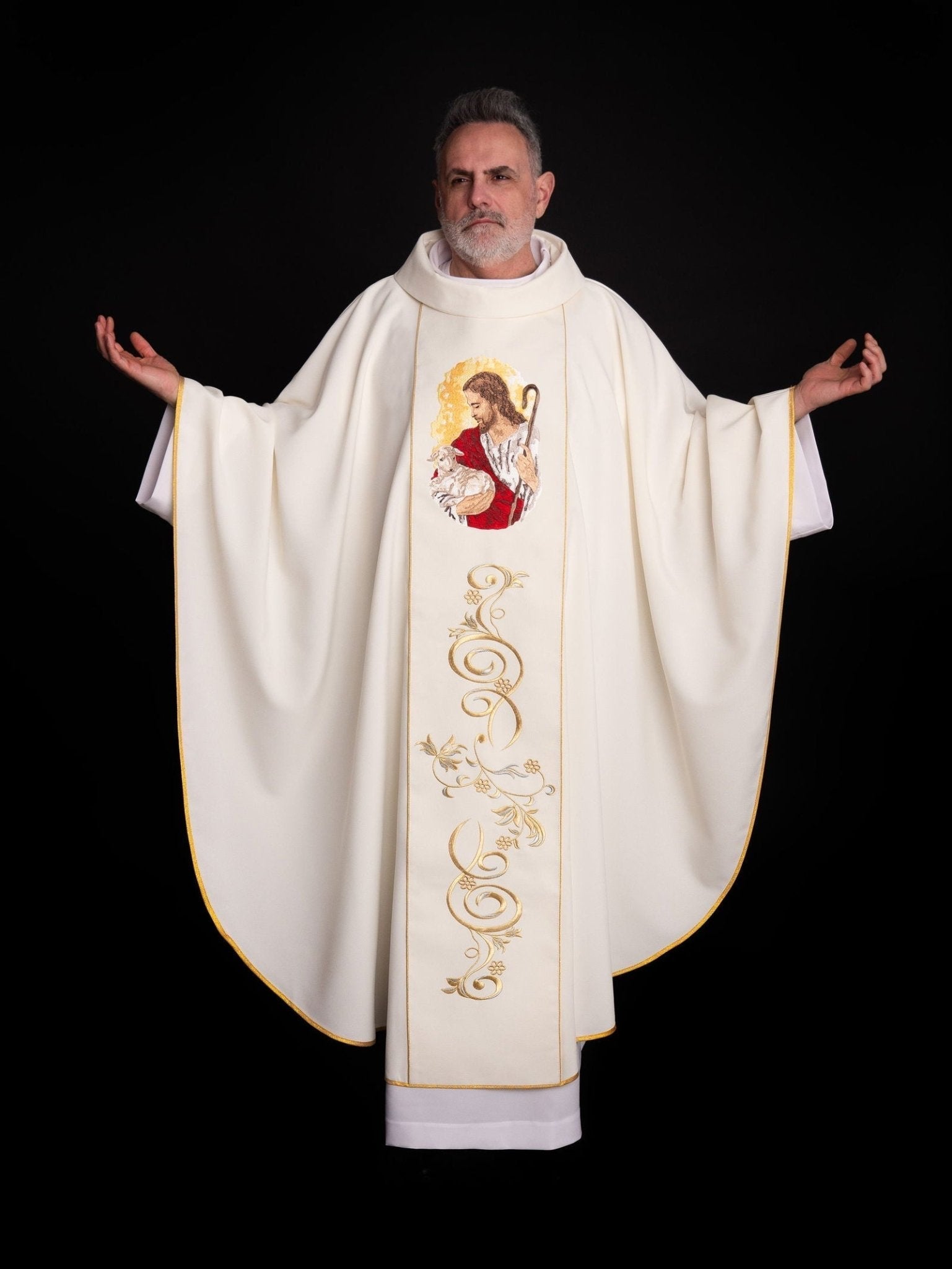 Ecru chasuble with the image of Jesus KOR/202/05/01 ECRU - HAFTINAUSA.COM