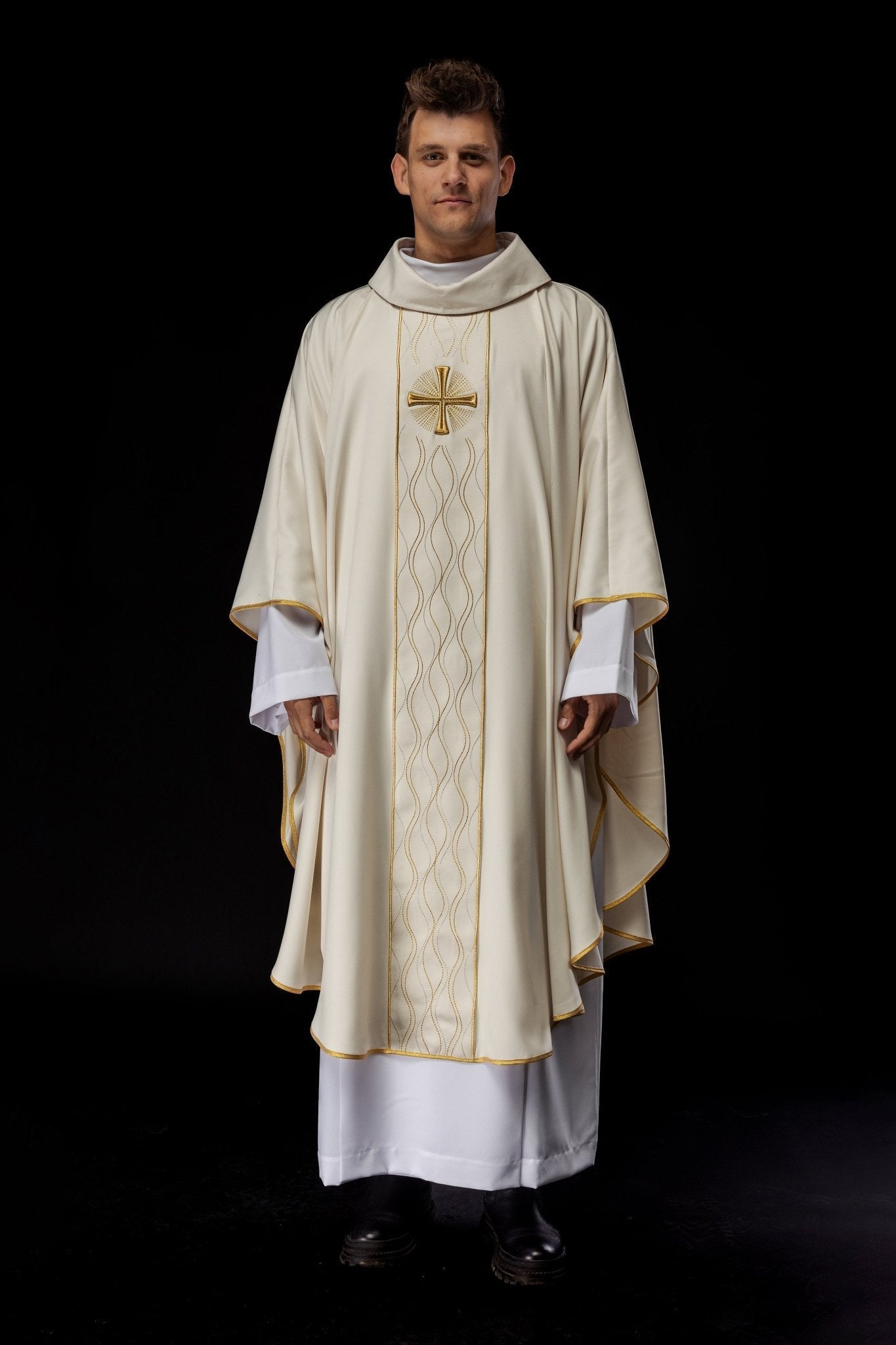 Ecru embroidered chasuble with cross KOR/277/05/53 - HAFTINAUSA.COM