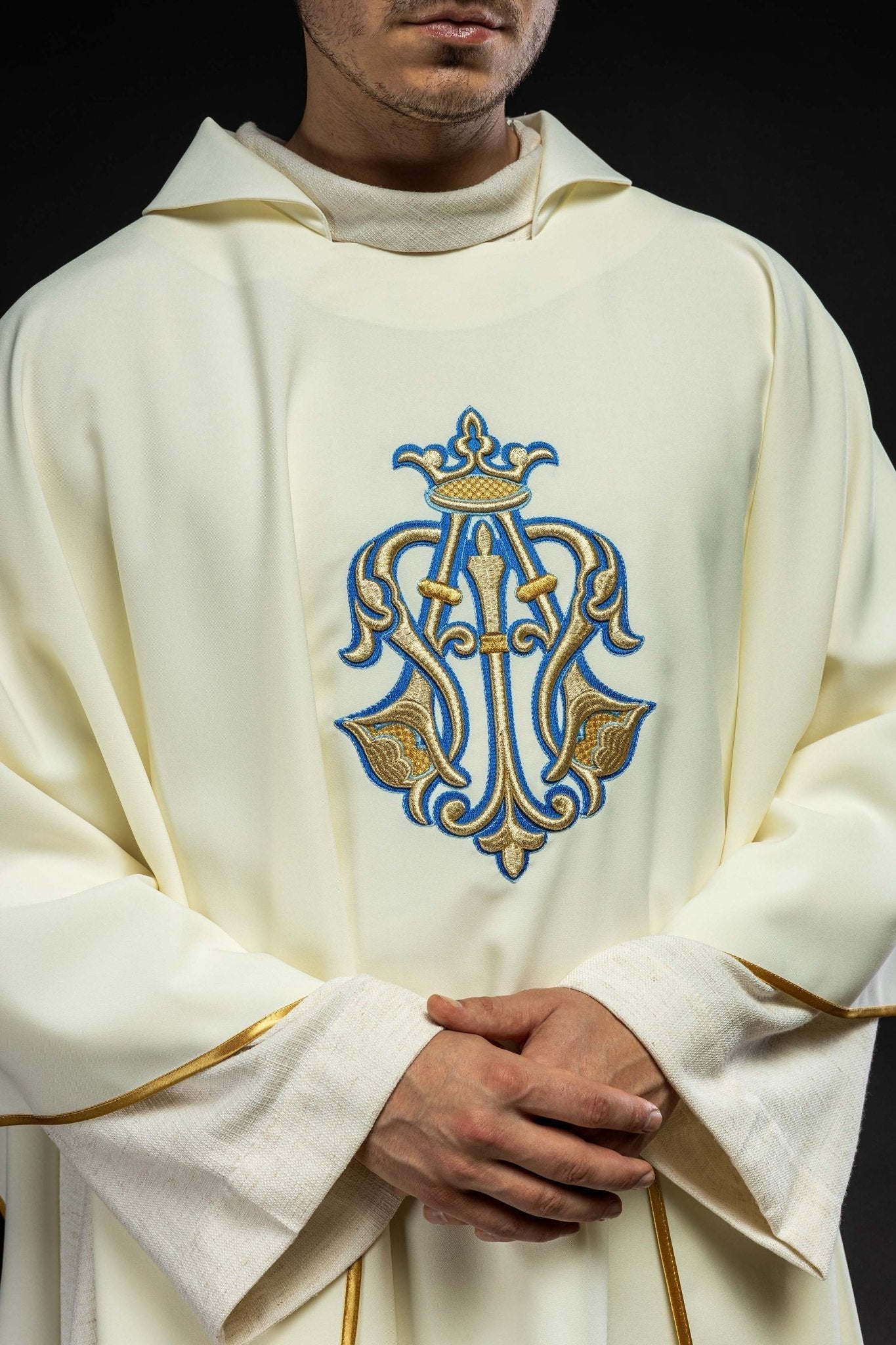 Ecru embroidered chasuble with Marian symbol and wide collar KOK/002/05/12/KARO - HAFTINAUSA.COM