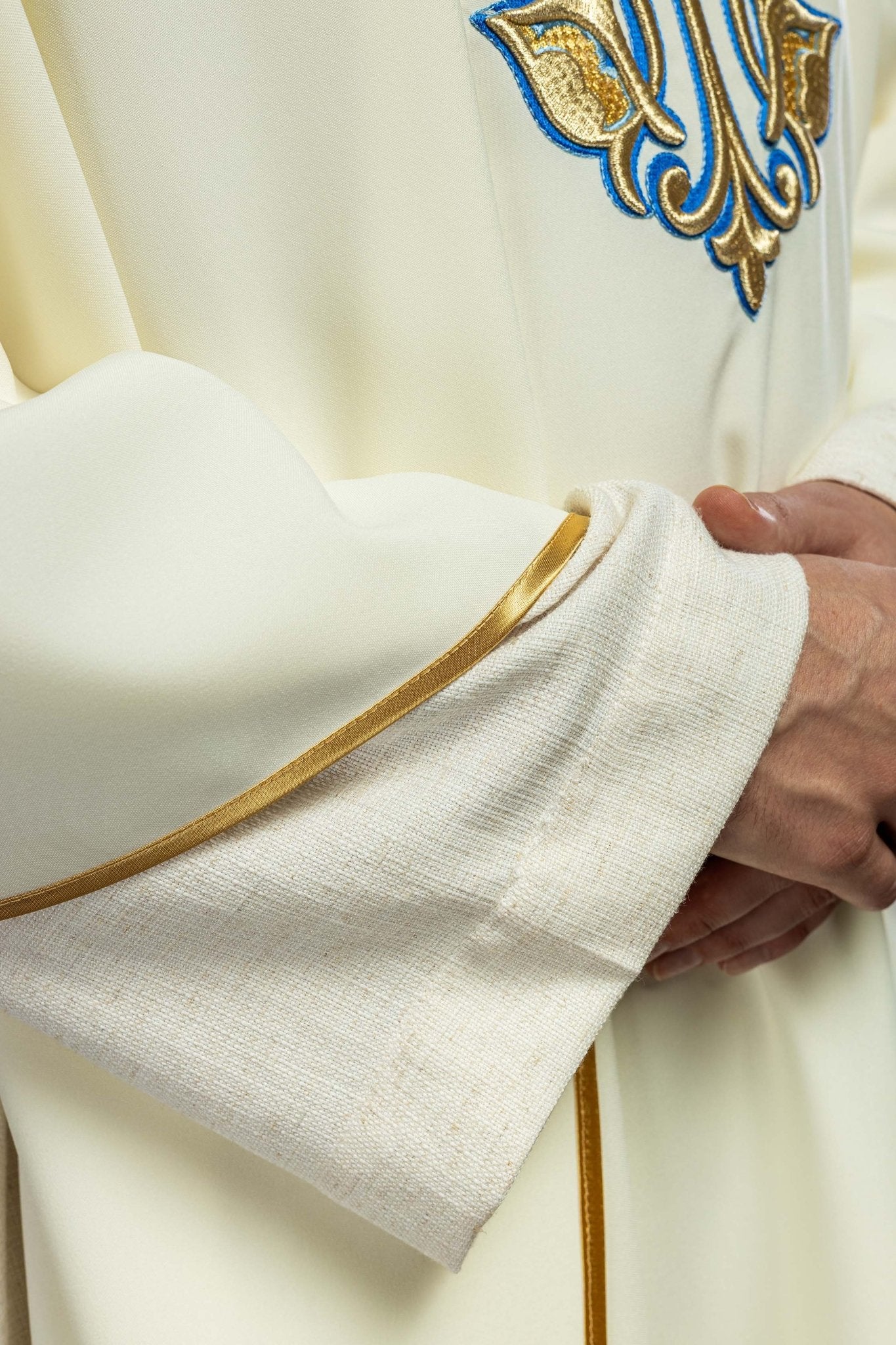 Ecru embroidered chasuble with Marian symbol and wide collar KOK/002/05/12/KARO - HAFTINAUSA.COM