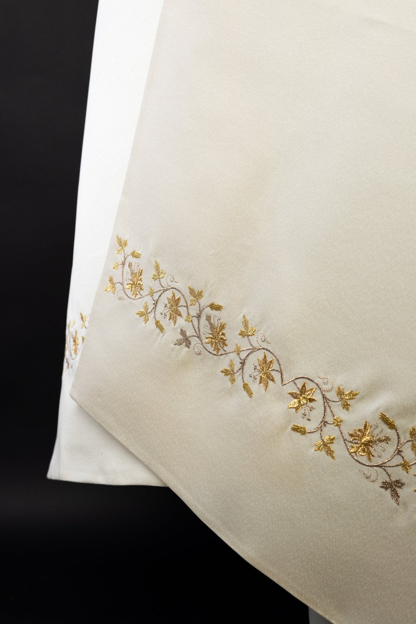 Ecru IHS embroidered liturgical veil KWL/037/05/20 50*270 ECRU SAT - HAFTINAUSA.COM