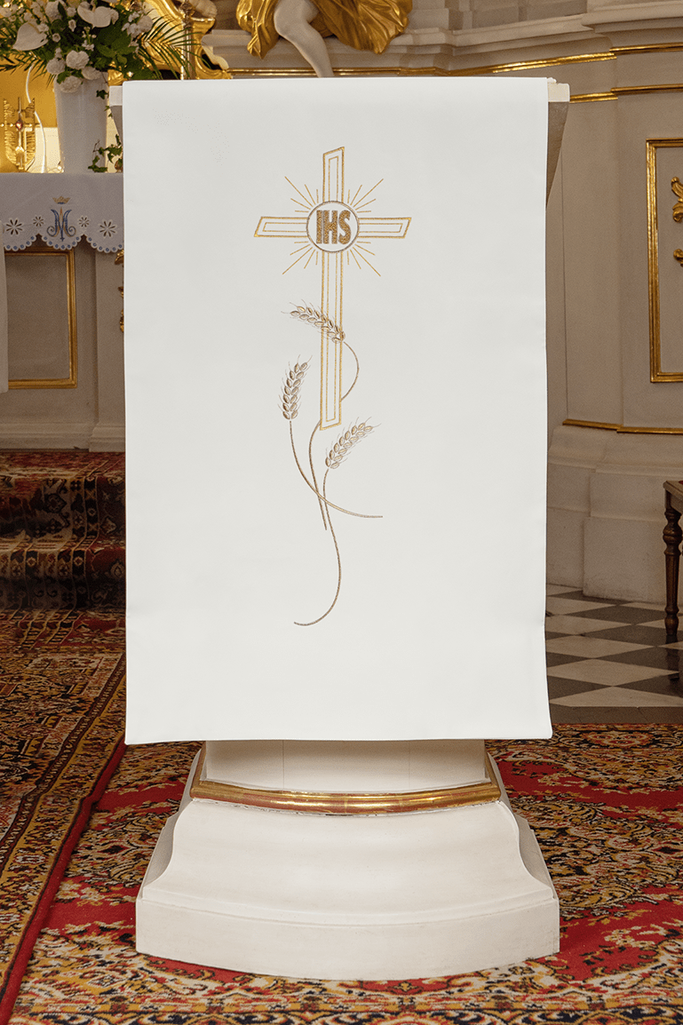 Ecru lectern cover embroidered with a Cross and IHS motif KMO/002/05/01 ECRU 55*250 - HAFTINAUSA.COM