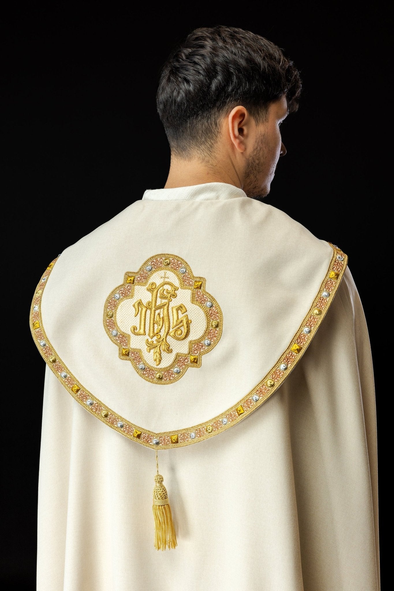 Ecru liturgical cape with gold IHS S - 3067 - 05 - 70 150cm - HAFTINAUSA.COM