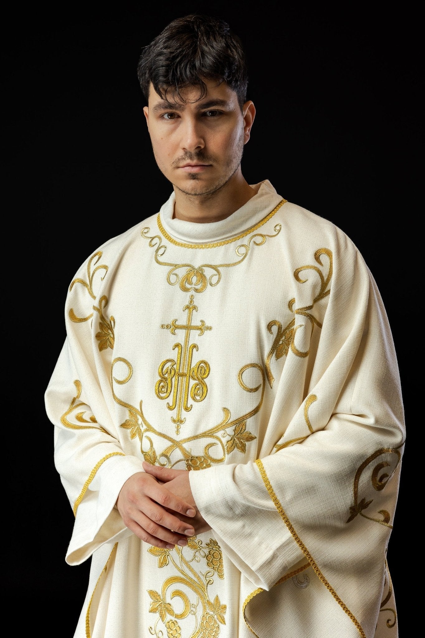 Ecru liturgical chasuble decorated with IHS embroidery and grapes LE/7037/05 - HAFTINAUSA.COM