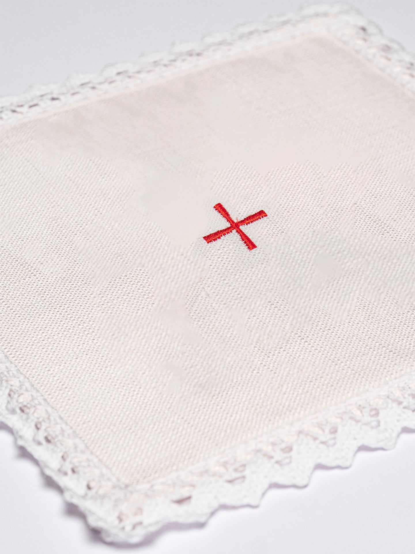 Embroidered altar linen small red cross KKL/136 - HAFTINAUSA.COM