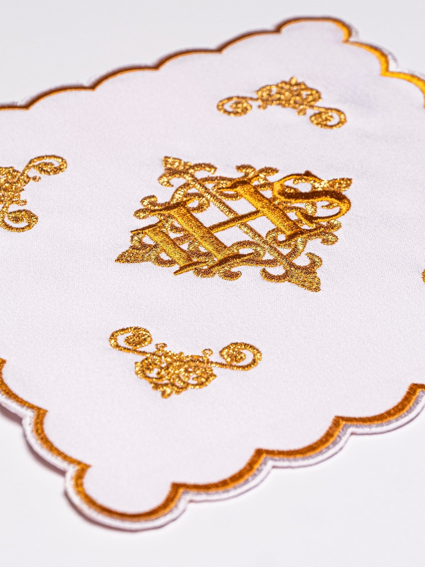 Embroidered Chalice Linens KK/152 - HAFTINAUSA.COM
