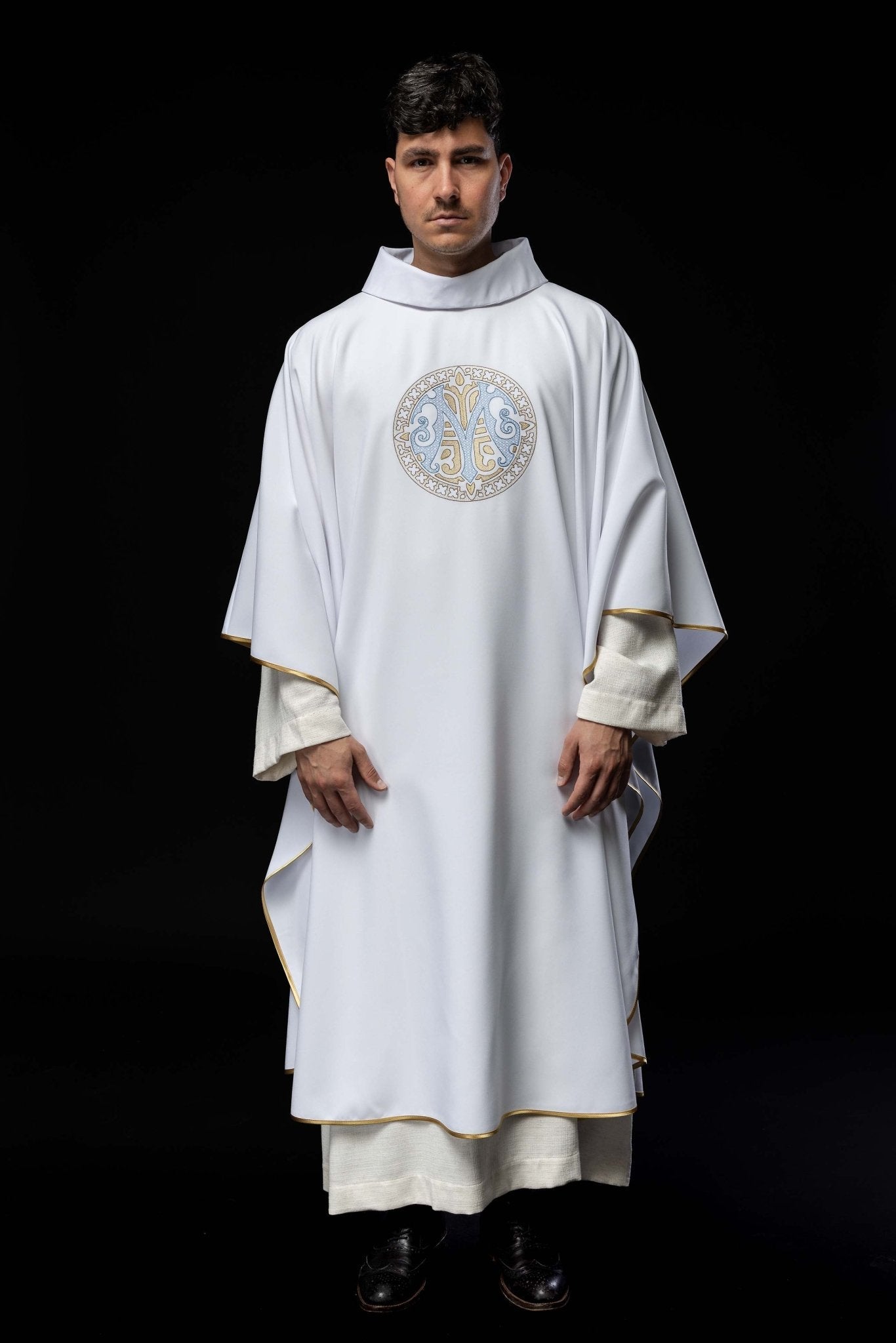 Embroidered chasuble with Marian motif, white KOR/275/04/12 BIAŁY - HAFTINAUSA.COM