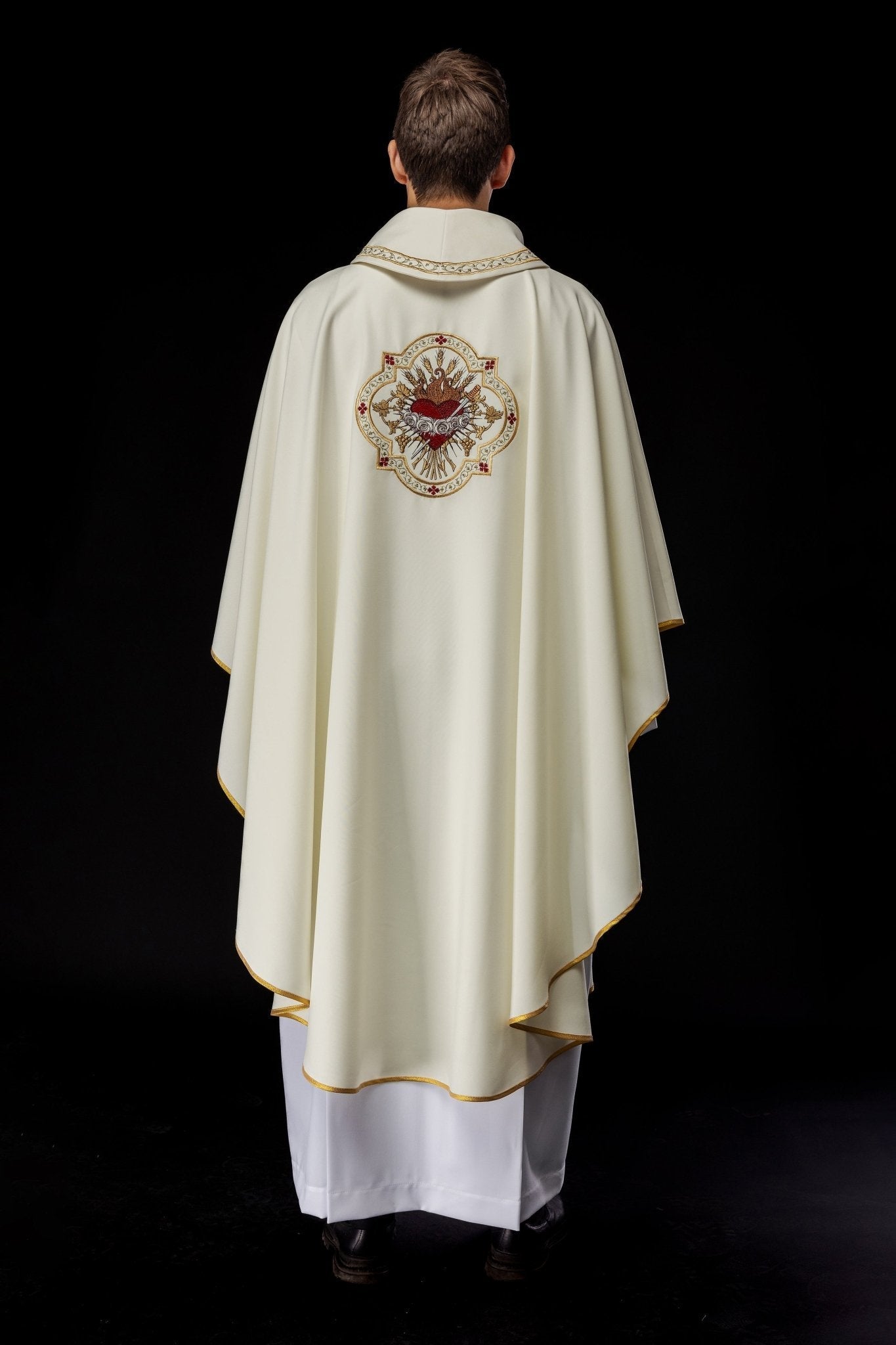 Embroidered chasuble with the motif of the Heart of Mary KOR/392/05/01 - HAFTINAUSA.COM