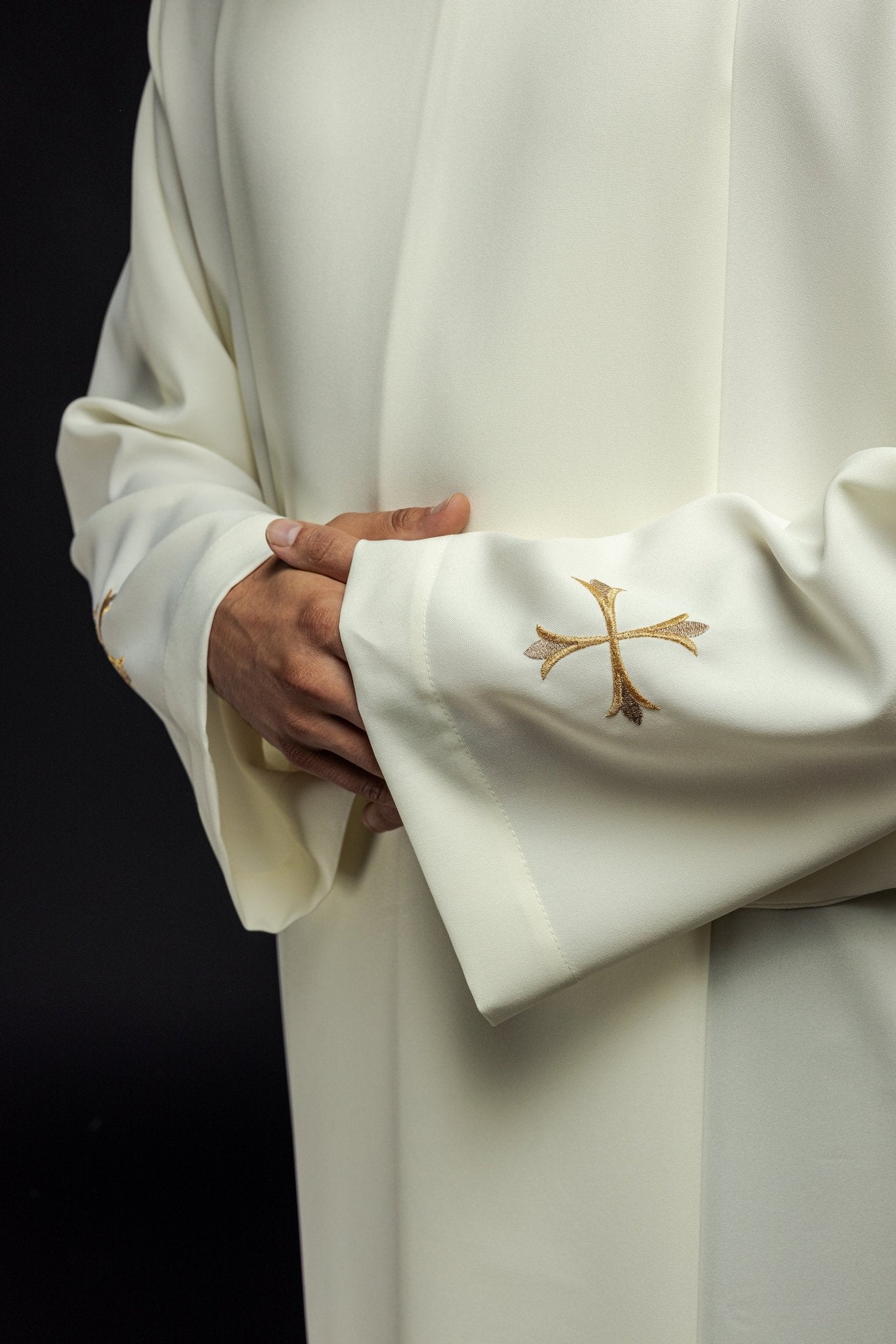 Embroidered cleric alb with collar KAB/004/05/12 135cm/164cm - HAFTINAUSA.COM