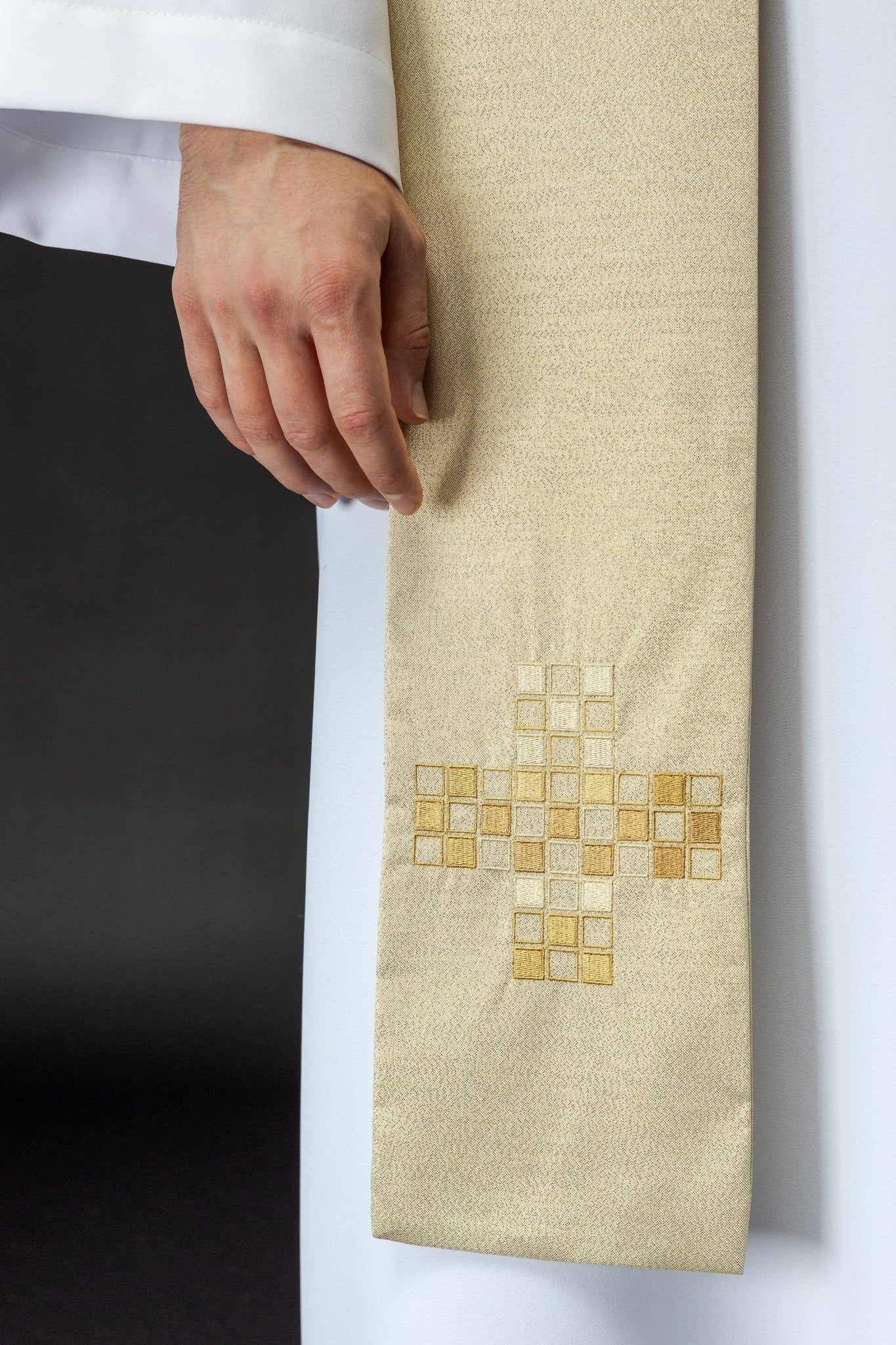 Embroidered ecru stole S - 2051 - 05 - 37 - HAFTINAUSA.COM