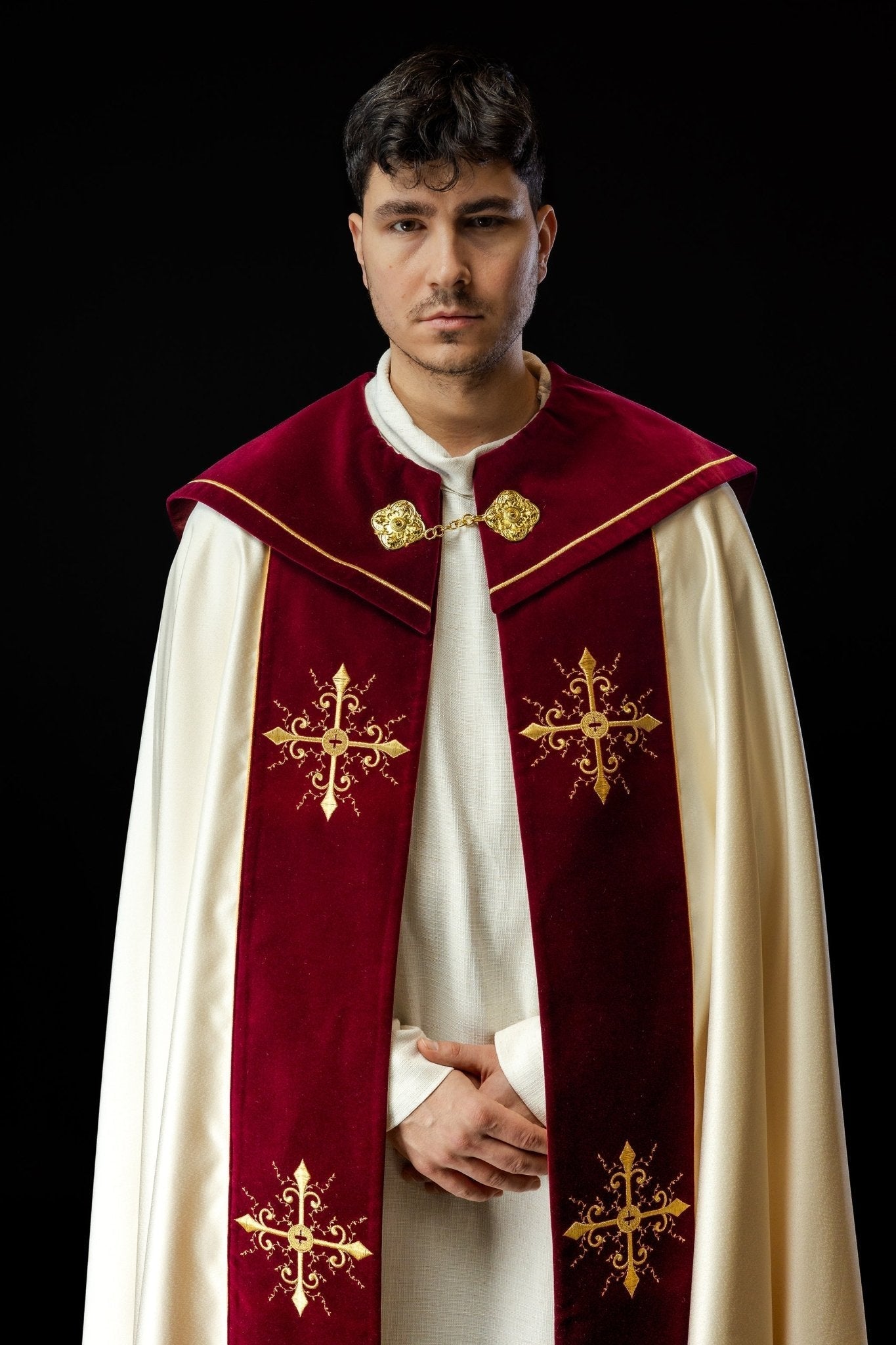 Embroidered liturgical cope with a burgundy band KKP/024/05/20/PA ECRU POMPON 145 cm - HAFTINAUSA.COM