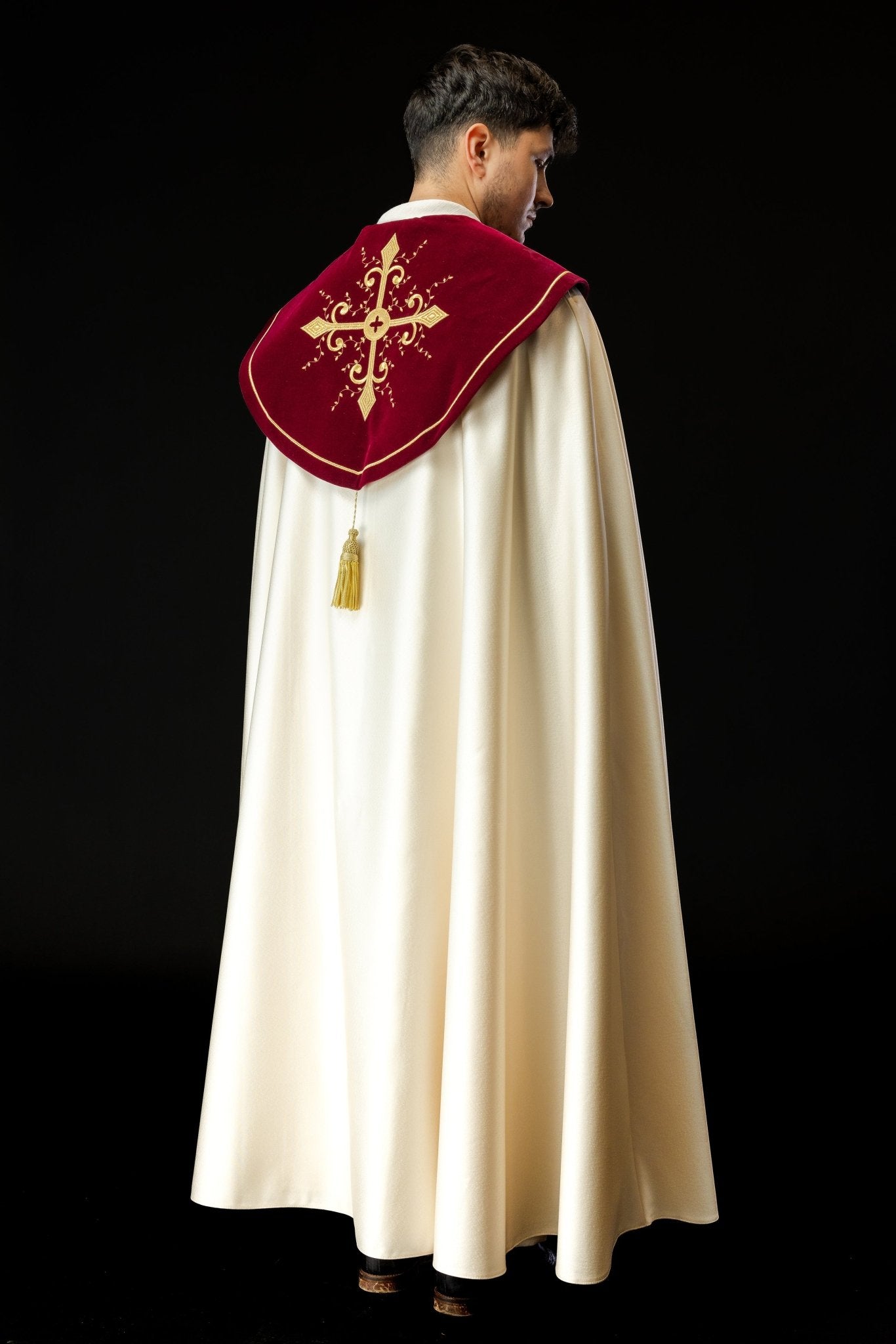 Embroidered liturgical cope with a burgundy band KKP/024/05/20/PA ECRU POMPON 145 cm - HAFTINAUSA.COM