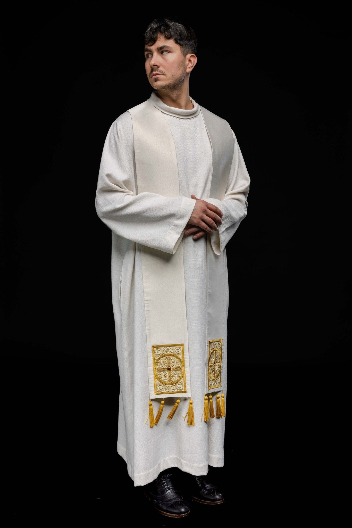 Embroidered priestly stole adorned with tassels in ecru LE/2012/05 - HAFTINAUSA.COM