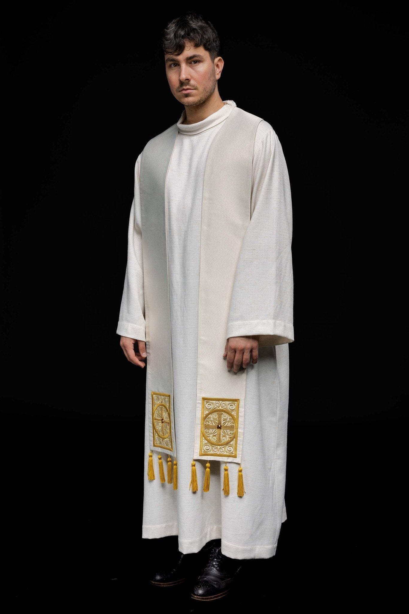 Embroidered priestly stole adorned with tassels in ecru LE/2012/05 - HAFTINAUSA.COM