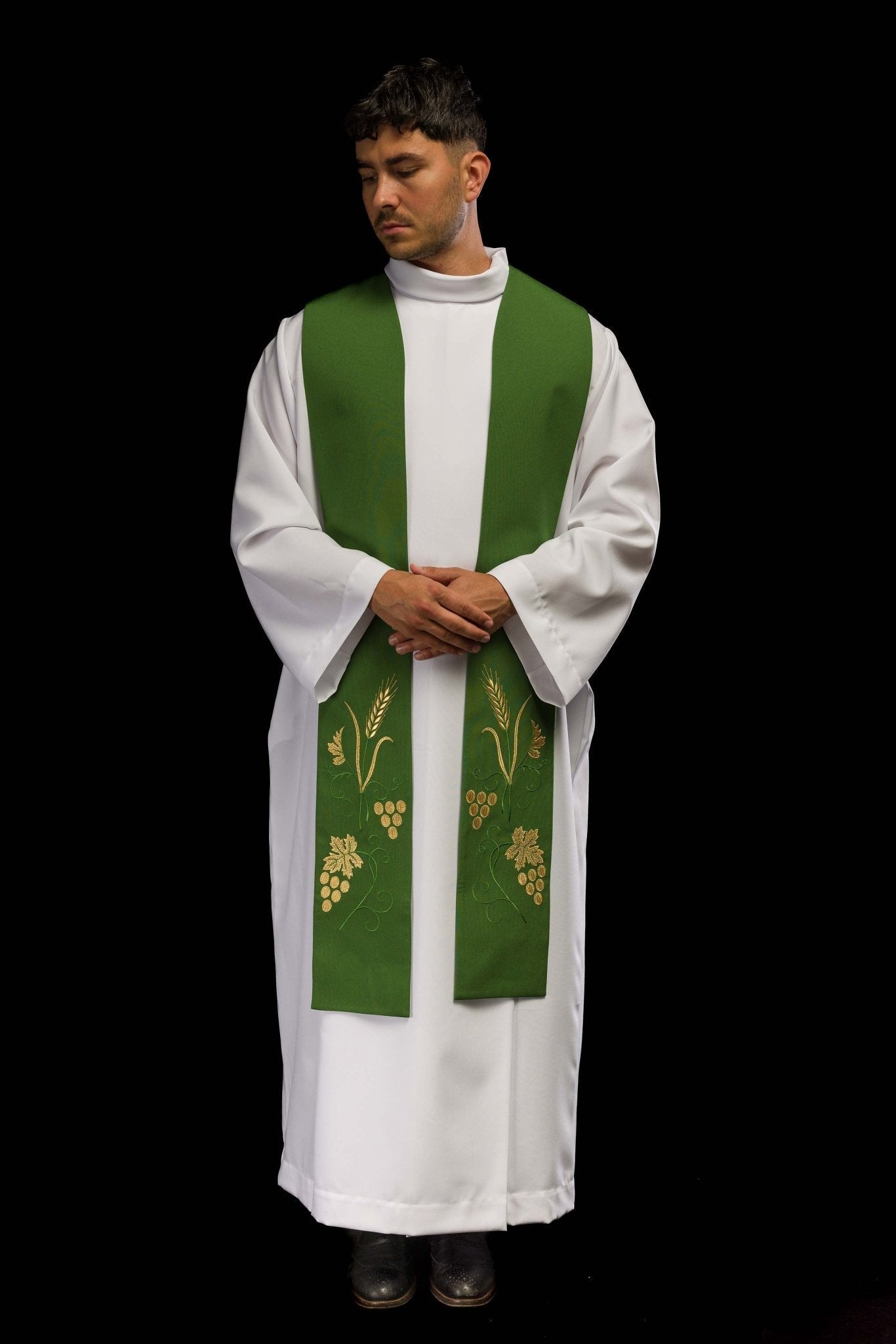 Embroidered priestly stole with grape and wheat motif in green KST/003/01/01 ZIELONY - HAFTINAUSA.COM