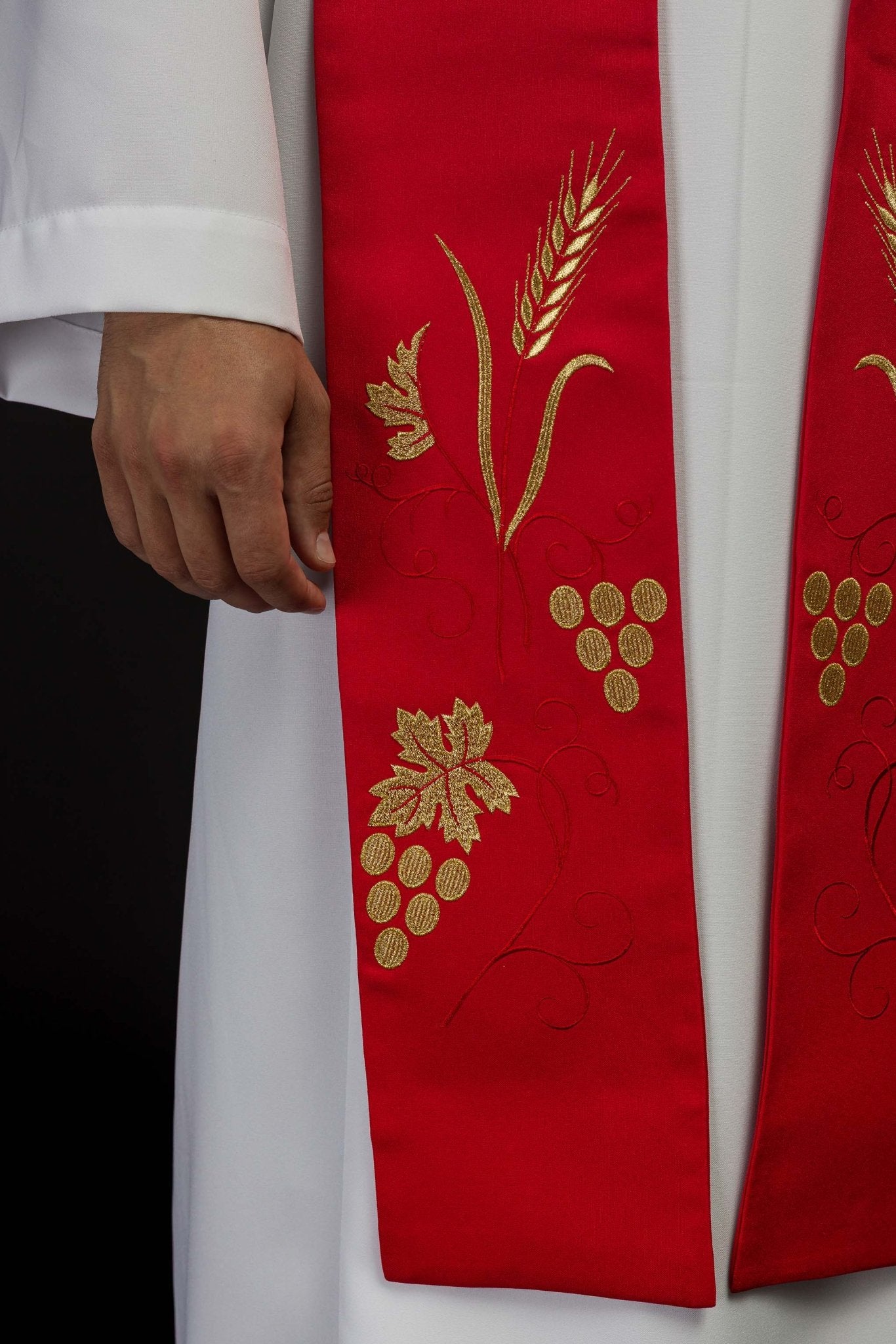 Embroidered priestly stole with grape and wheat motif in red KST/003/02/01 CZERWONY - HAFTINAUSA.COM