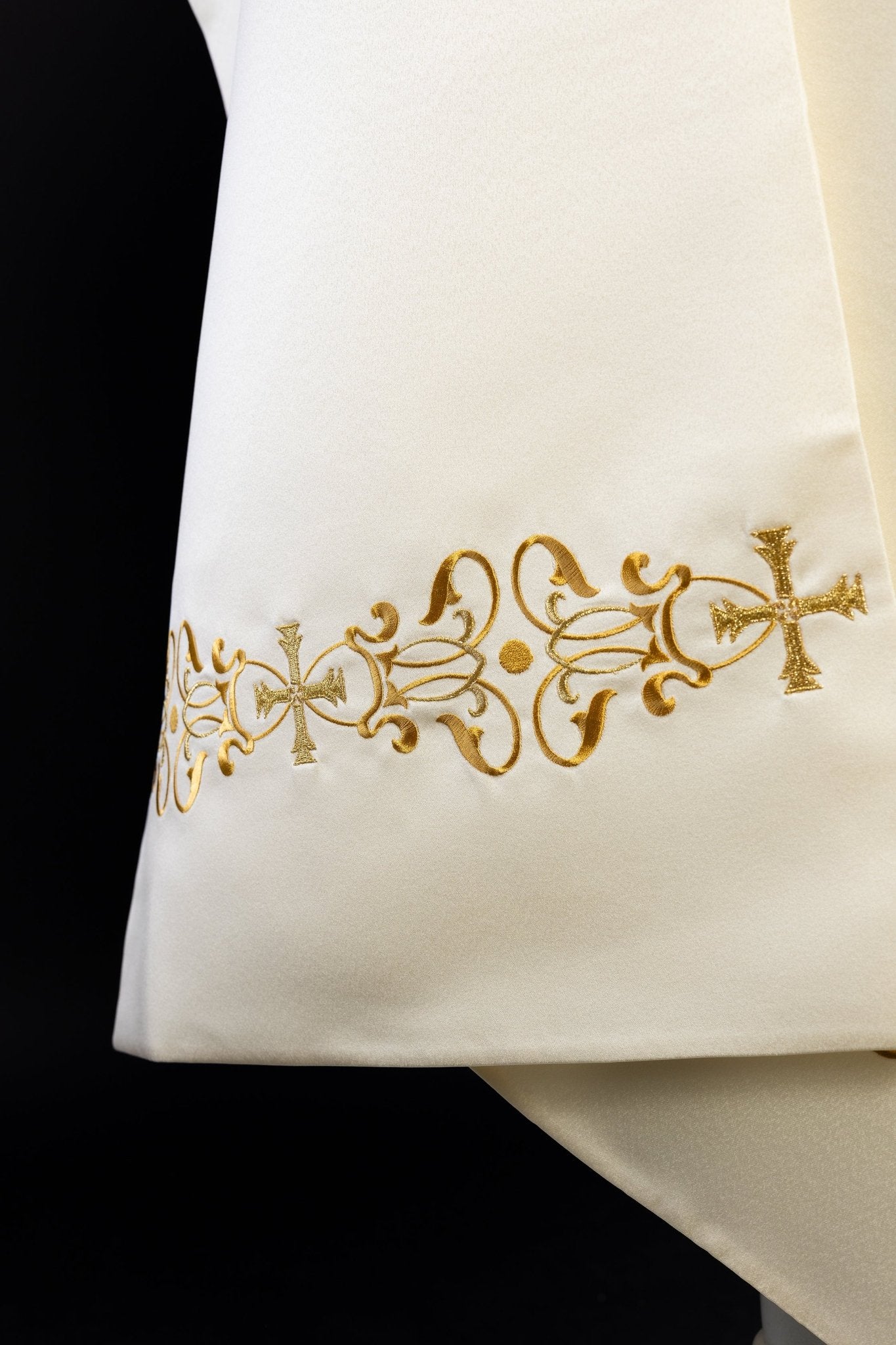 Embroidered veil with image of IHS with floral motif ecru S - 4053 - 05 50*270 - HAFTINAUSA.COM
