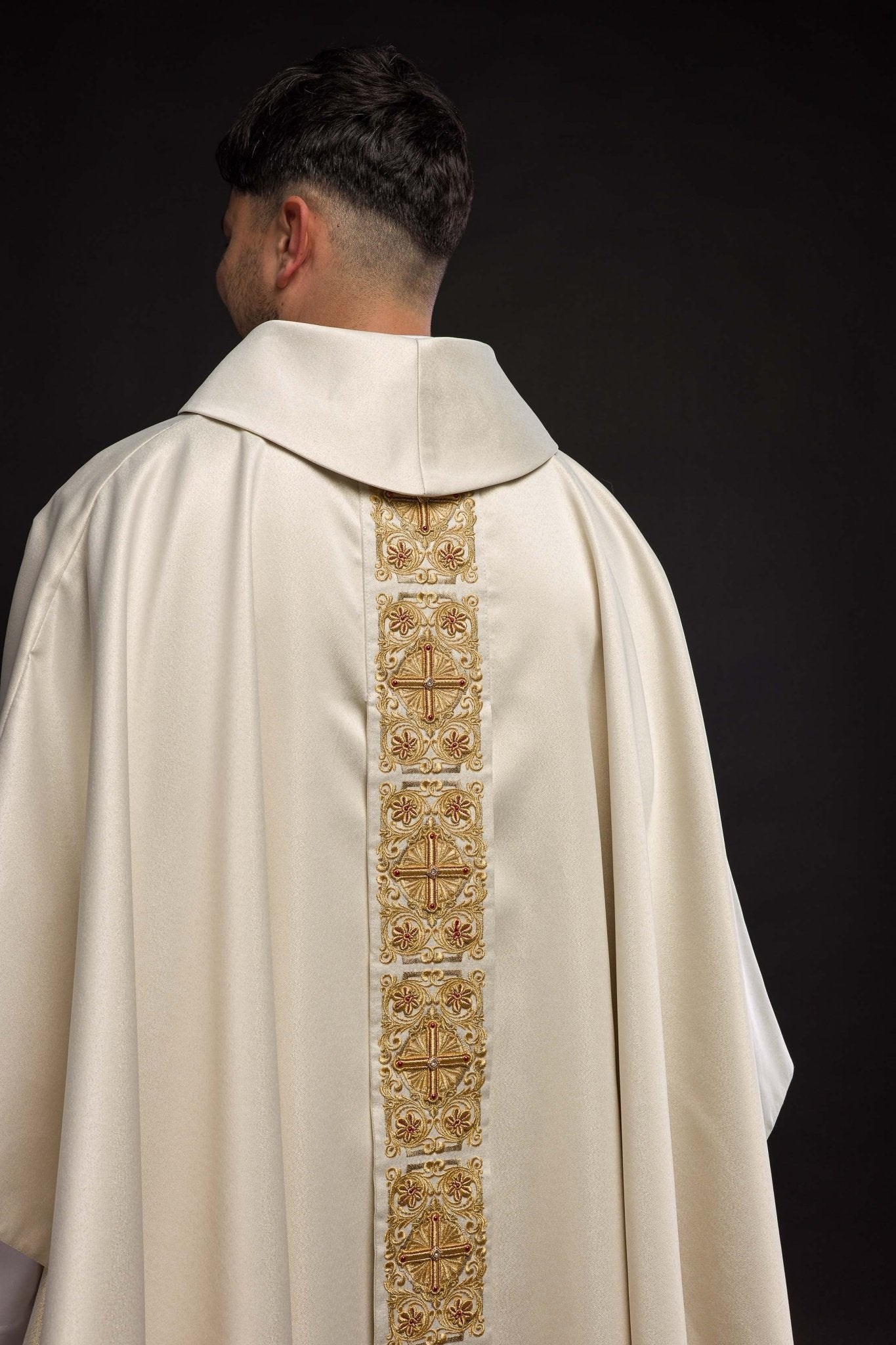 Gold Chasuble richly embroidered and decorated with gold stones LE/7011/10 - HAFTINAUSA.COM