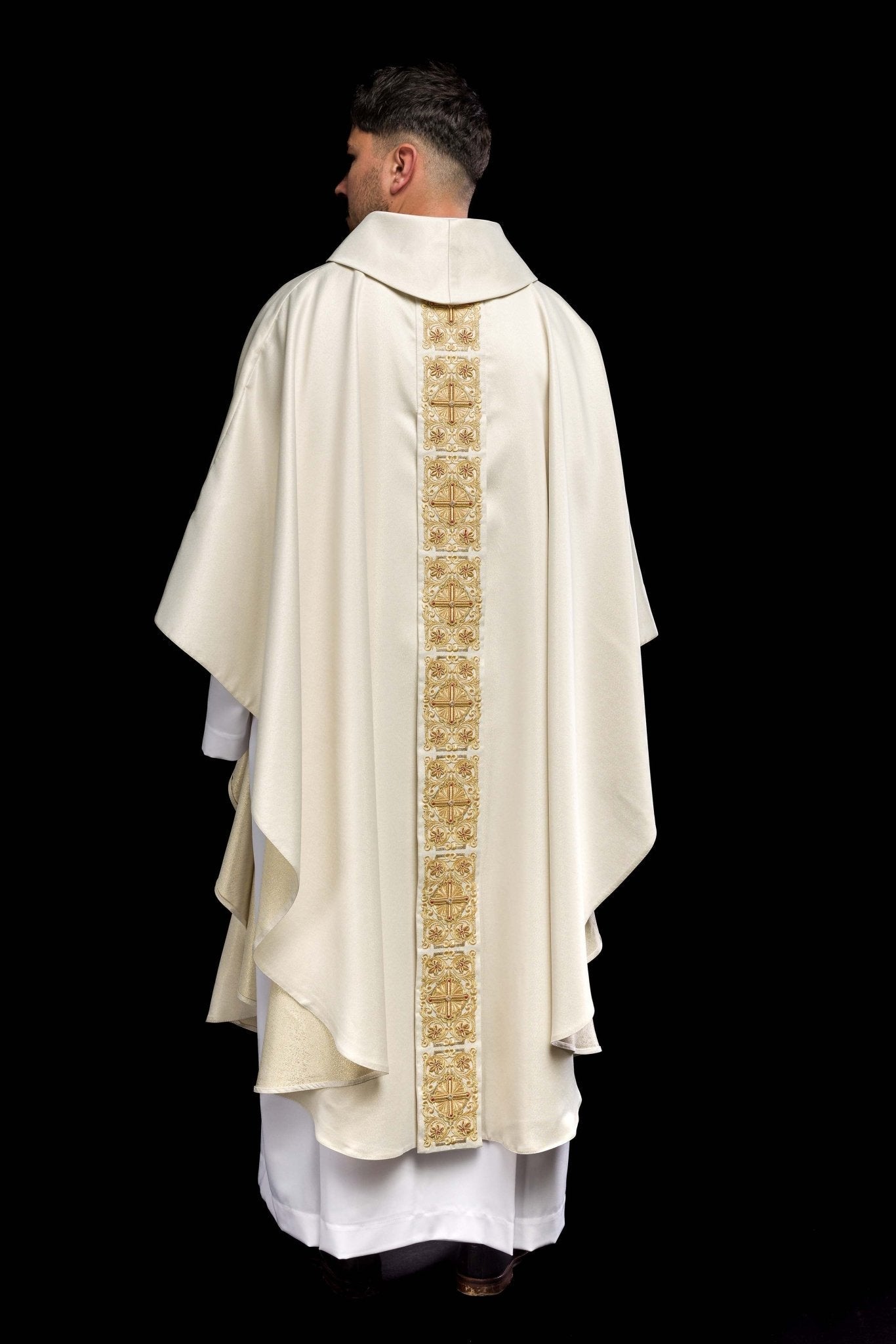 Gold Chasuble richly embroidered and decorated with gold stones LE/7011/10 - HAFTINAUSA.COM