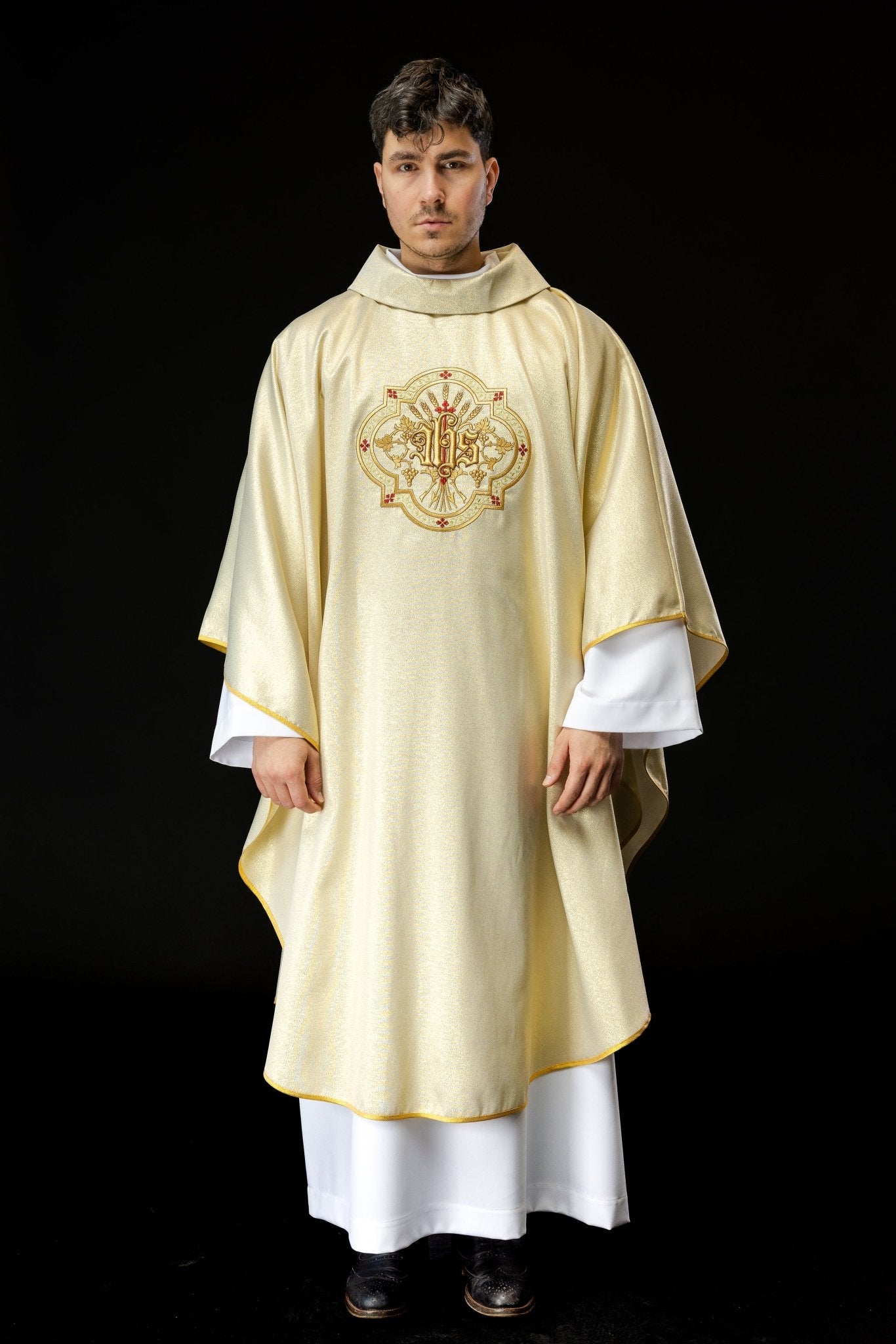 Gold chasuble with IHS and PAX embroidery KOR/119/10/37 ZŁOTY - HAFTINAUSA.COM
