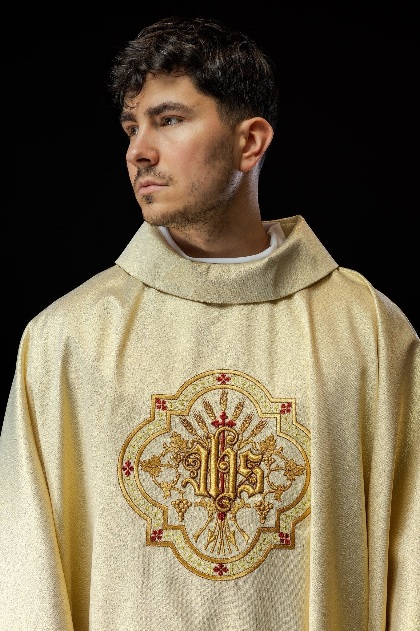 Gold chasuble with IHS and PAX embroidery KOR/119/10/37 ZŁOTY - HAFTINAUSA.COM