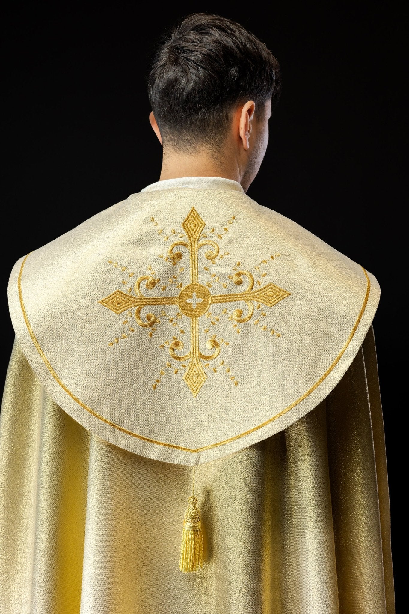 Gold embroidered liturgical cape KKP/024/10/37 ZŁOTY POMPON 145 cm - HAFTINAUSA.COM