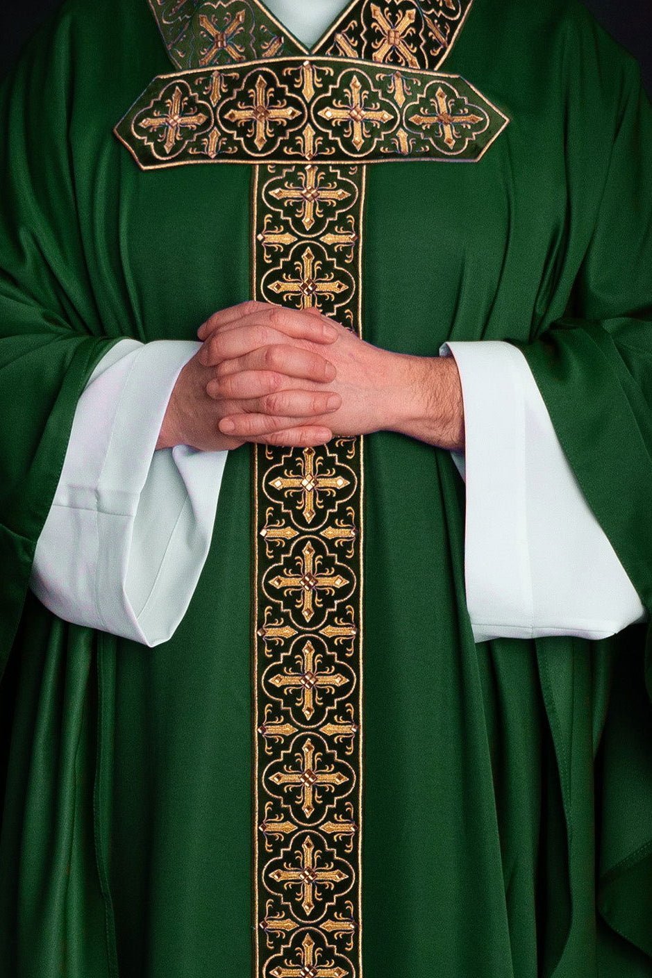 Green chasuble finished with 500 green faceted stones LE/7004/01 - HAFTINAUSA.COM