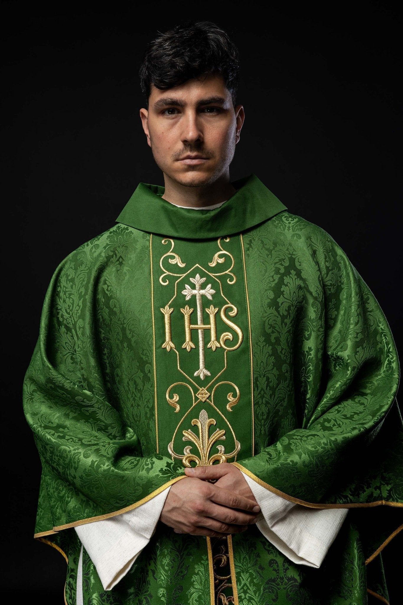 Green chasuble made of jaquard texture KOR/268/01/67 - HAFTINAUSA.COM
