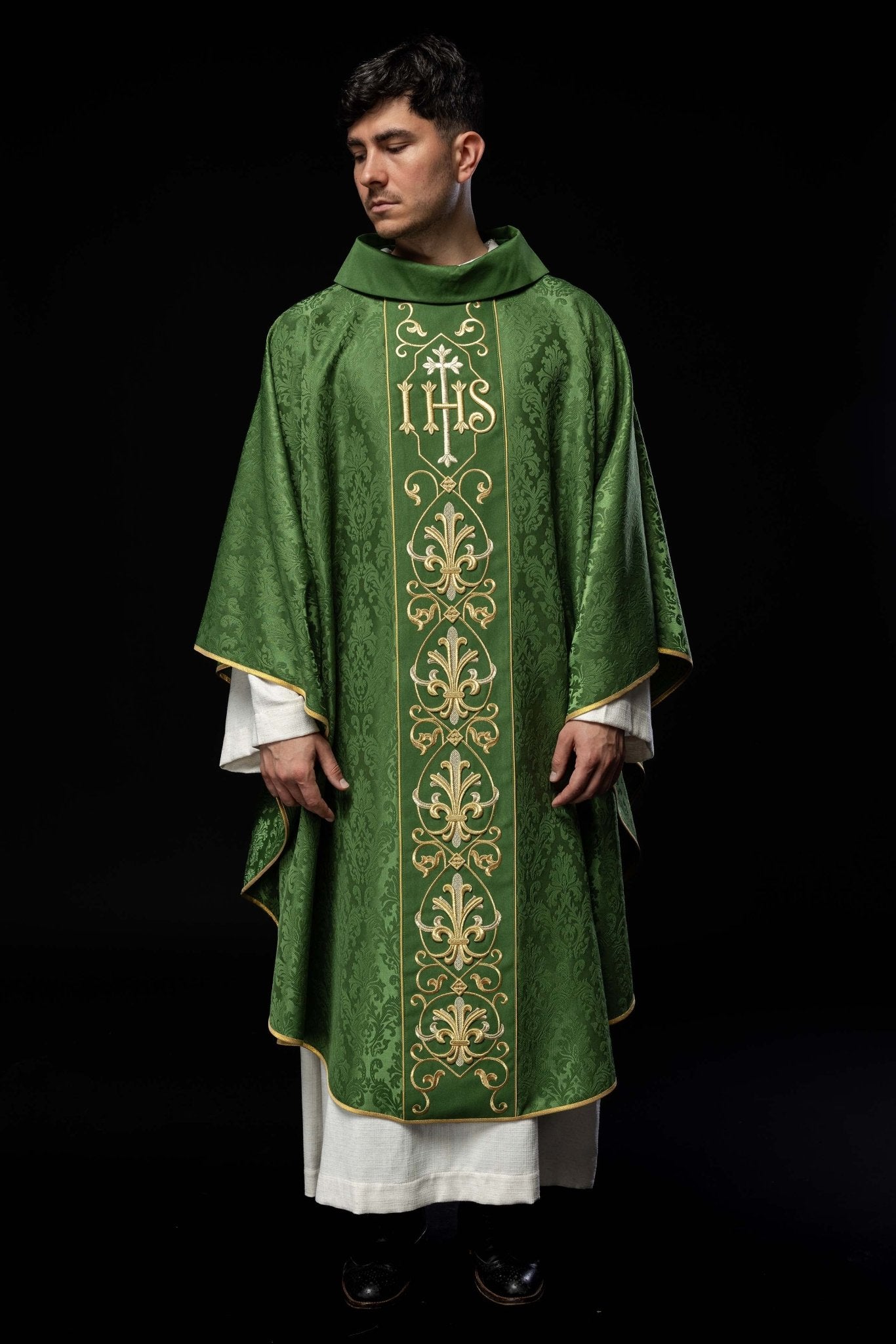 Green chasuble made of jaquard texture KOR/268/01/67 - HAFTINAUSA.COM