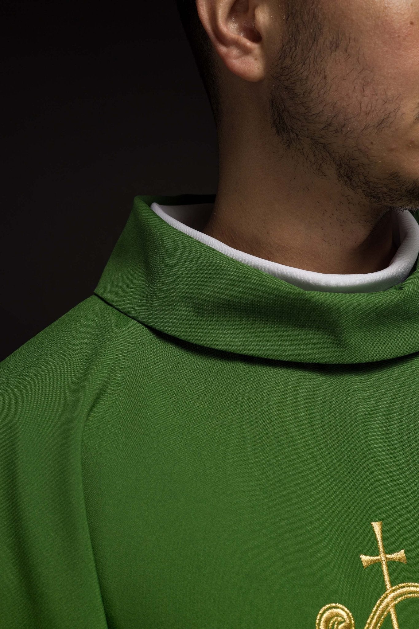 Green chasuble with classic JHS design KOR/032/01/12 ZIELONY - HAFTINAUSA.COM