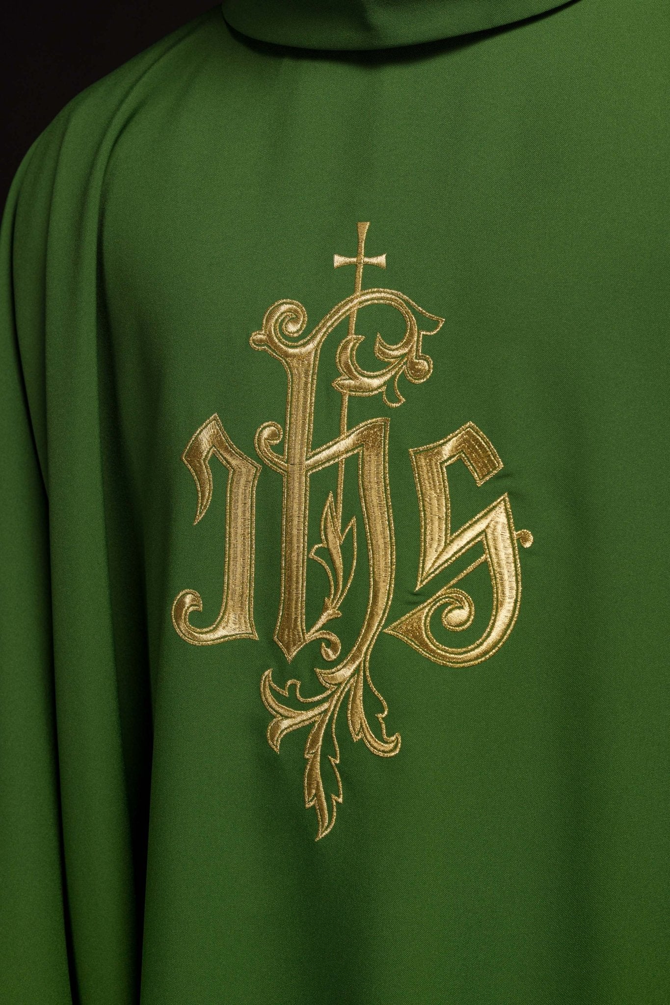 Green chasuble with classic JHS design KOR/032/01/12 ZIELONY - HAFTINAUSA.COM