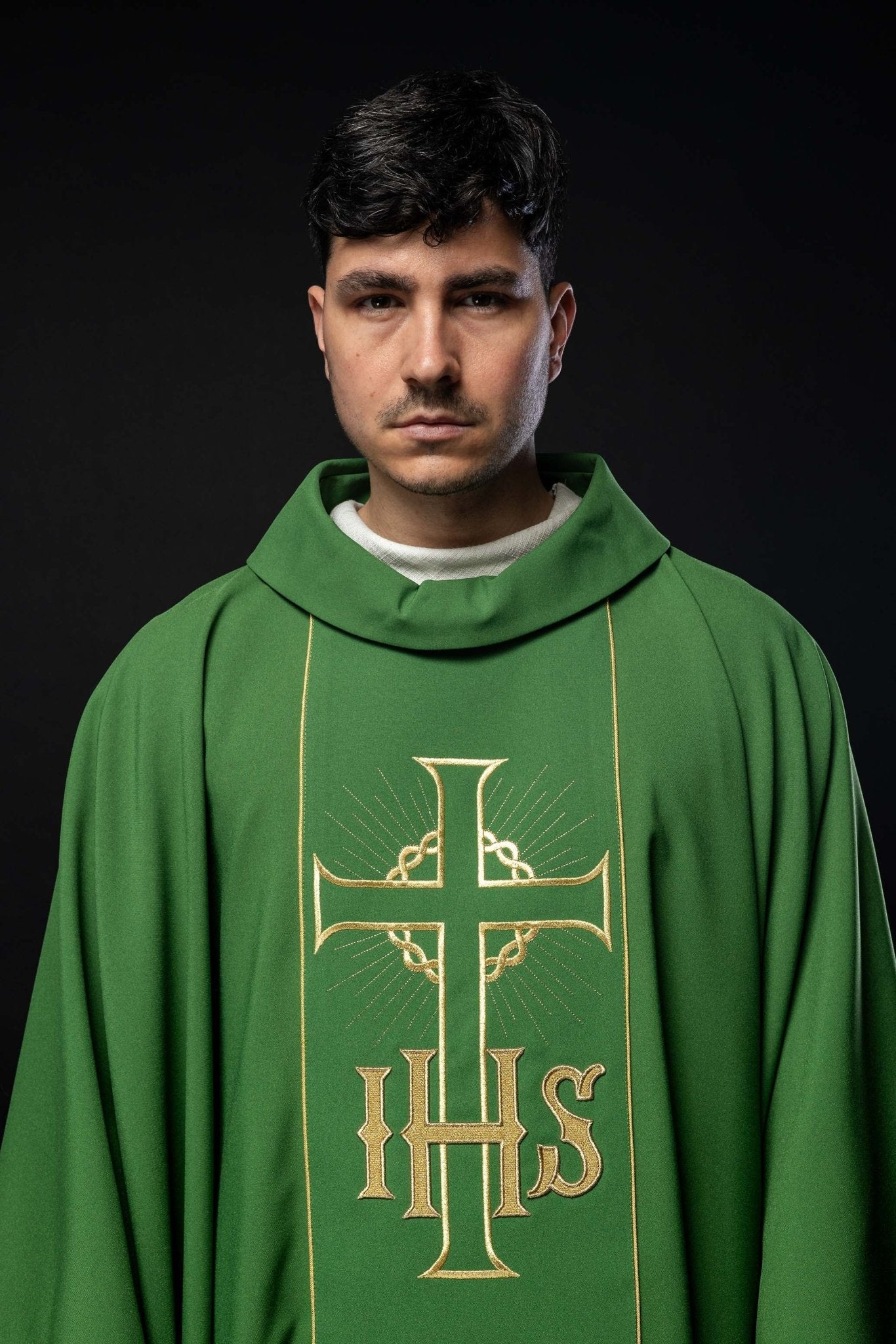 Green chasuble with cross symbol and grapes KOR/214/01/01 ZIELONY - HAFTINAUSA.COM