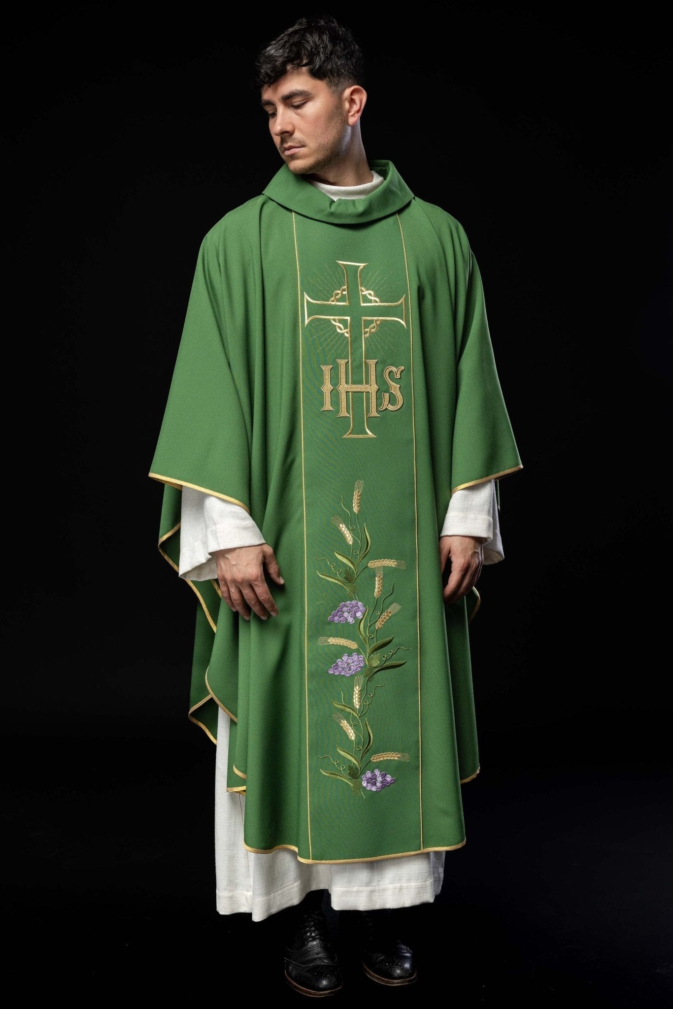 Green chasuble with cross symbol and grapes KOR/214/01/01 ZIELONY - HAFTINAUSA.COM