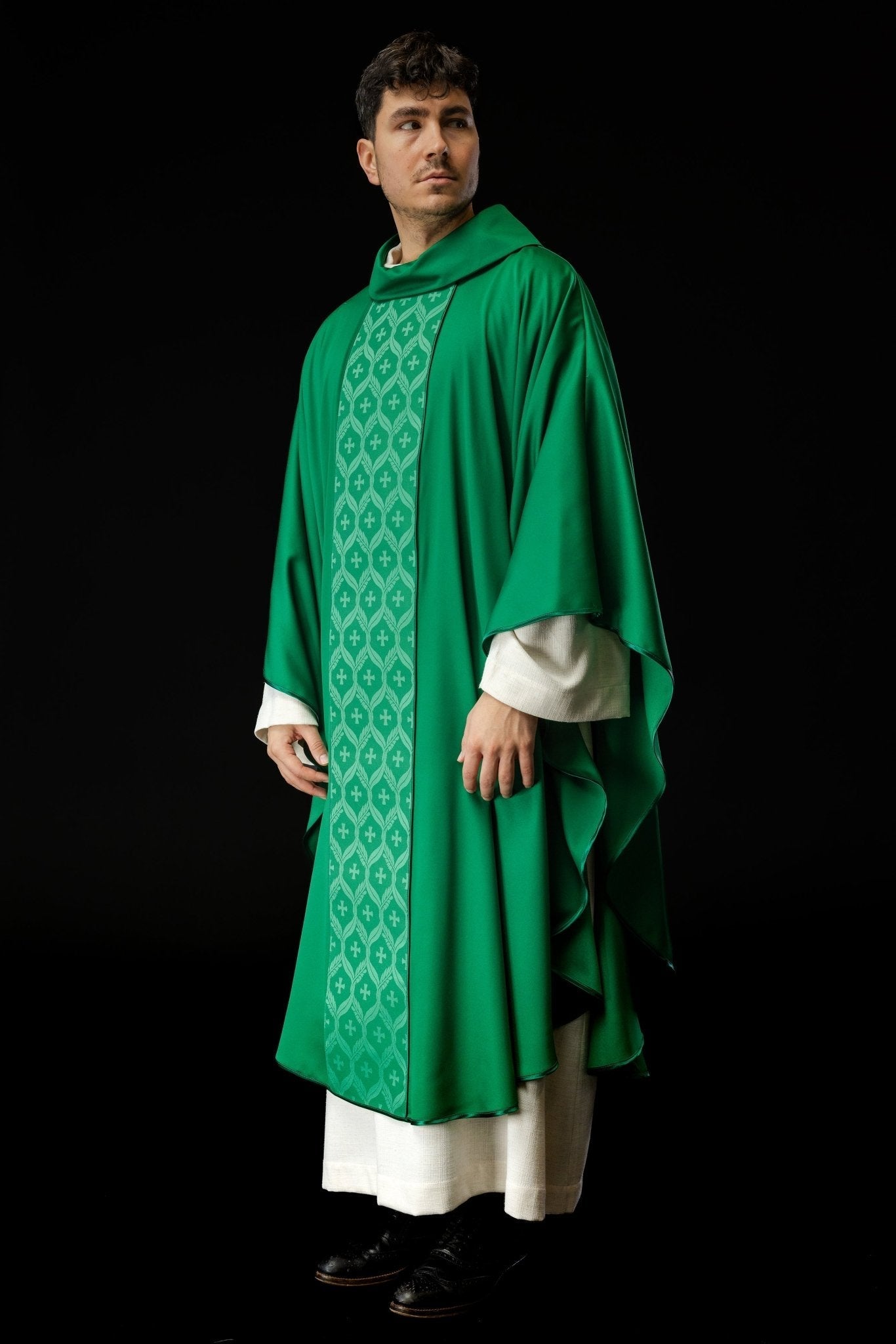 Green chasuble with jacquard cross belt KOR/402/01/53 - HAFTINAUSA.COM