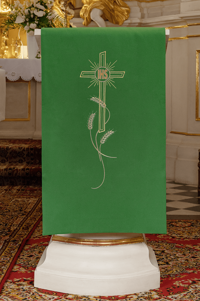Green lectern cover embroidered with a Cross and IHS motif in green KMO/002/01/01 ZIELONY 55*250 - HAFTINAUSA.COM