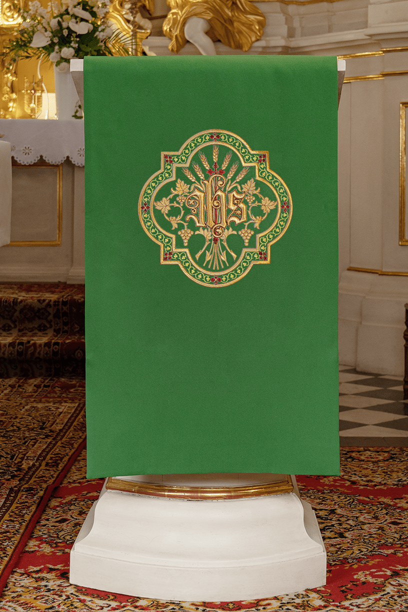 Green lectern cover with golden embroidery IHS in green KMO/004/01 ZIELONY 55*250 - HAFTINAUSA.COM