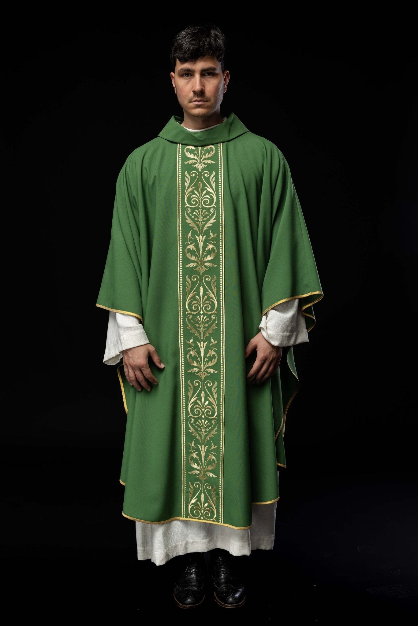 Green liturgical chasuble decorated with a gold embroidered belt KOR/008/01/01 ZIELONY - HAFTINAUSA.COM