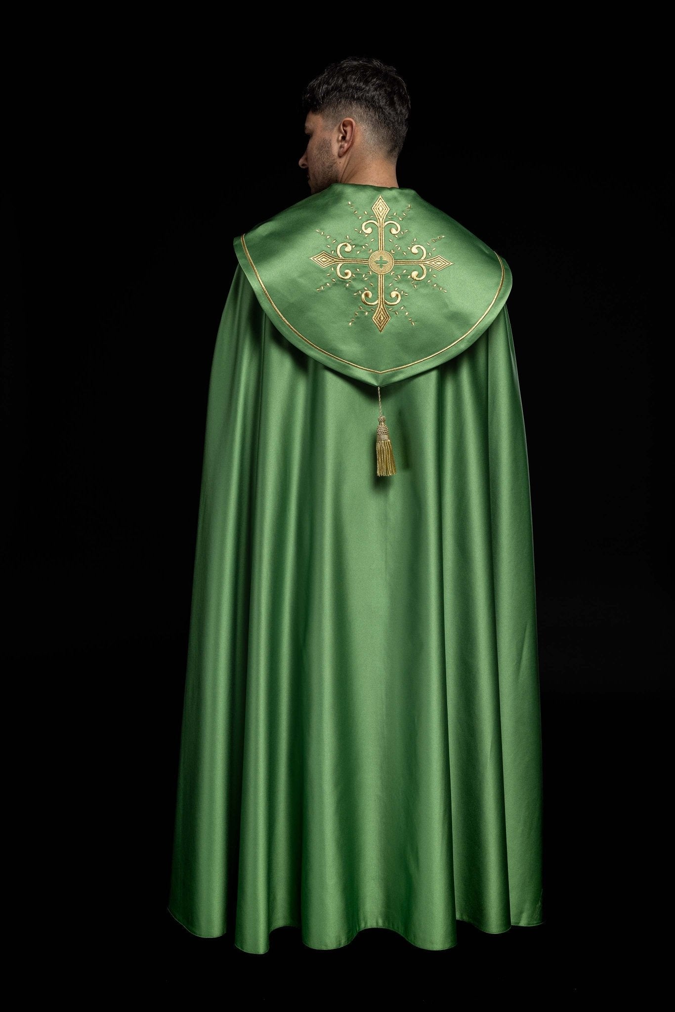 Green liturgical cope with embroidered crosses KKP/024/01/20 ZIELONA SAT. POMPON 145cm - HAFTINAUSA.COM