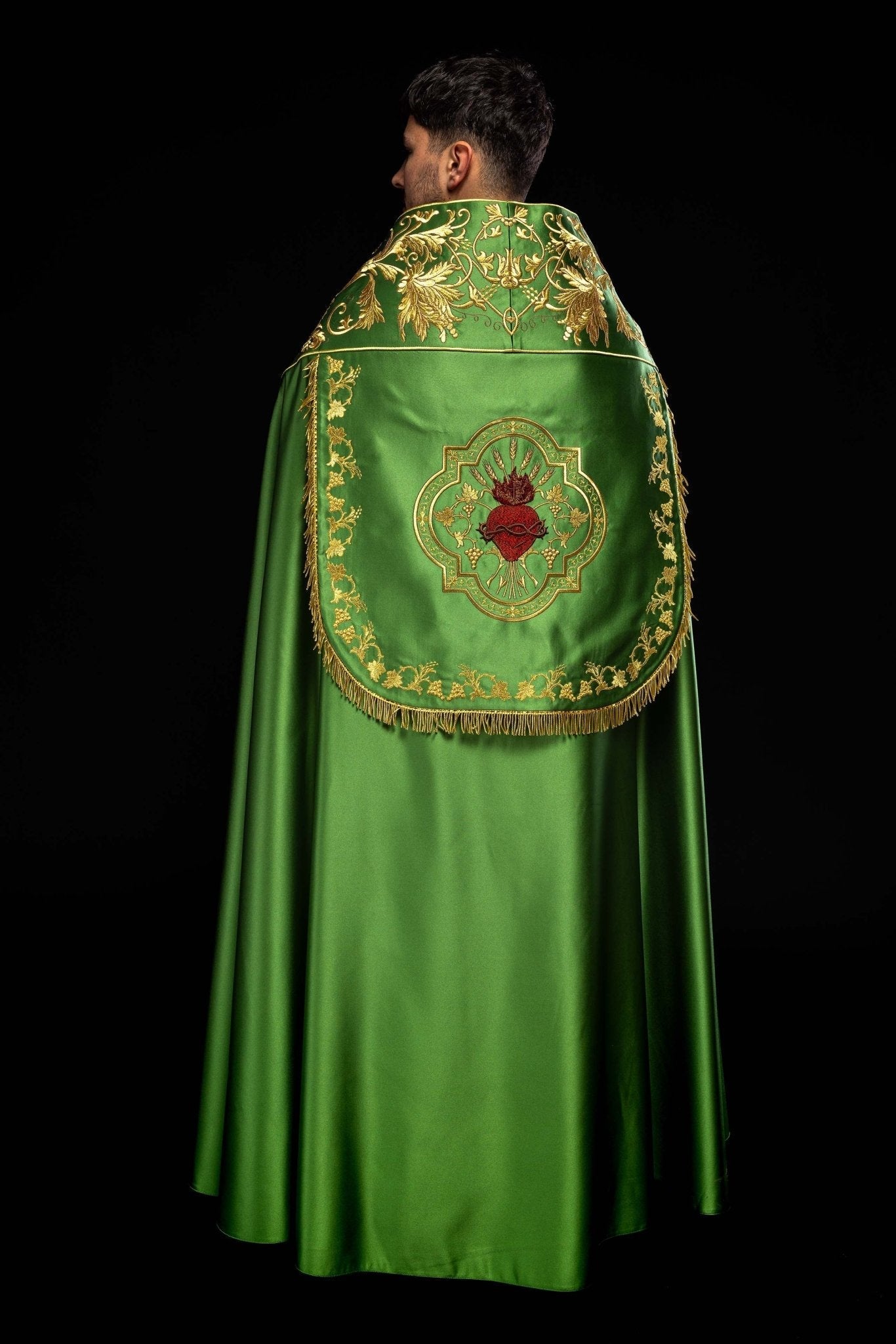 Green satin Roman cape with embroidered heart of Jesus KKP/026/01/20 150cm - HAFTINAUSA.COM