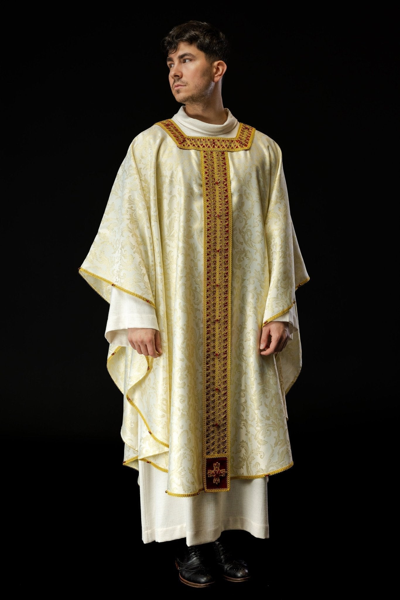 Handmade chasuble with natural stones Handmade 7009 HM/7009/05/90/PA02 - HAFTINAUSA.COM