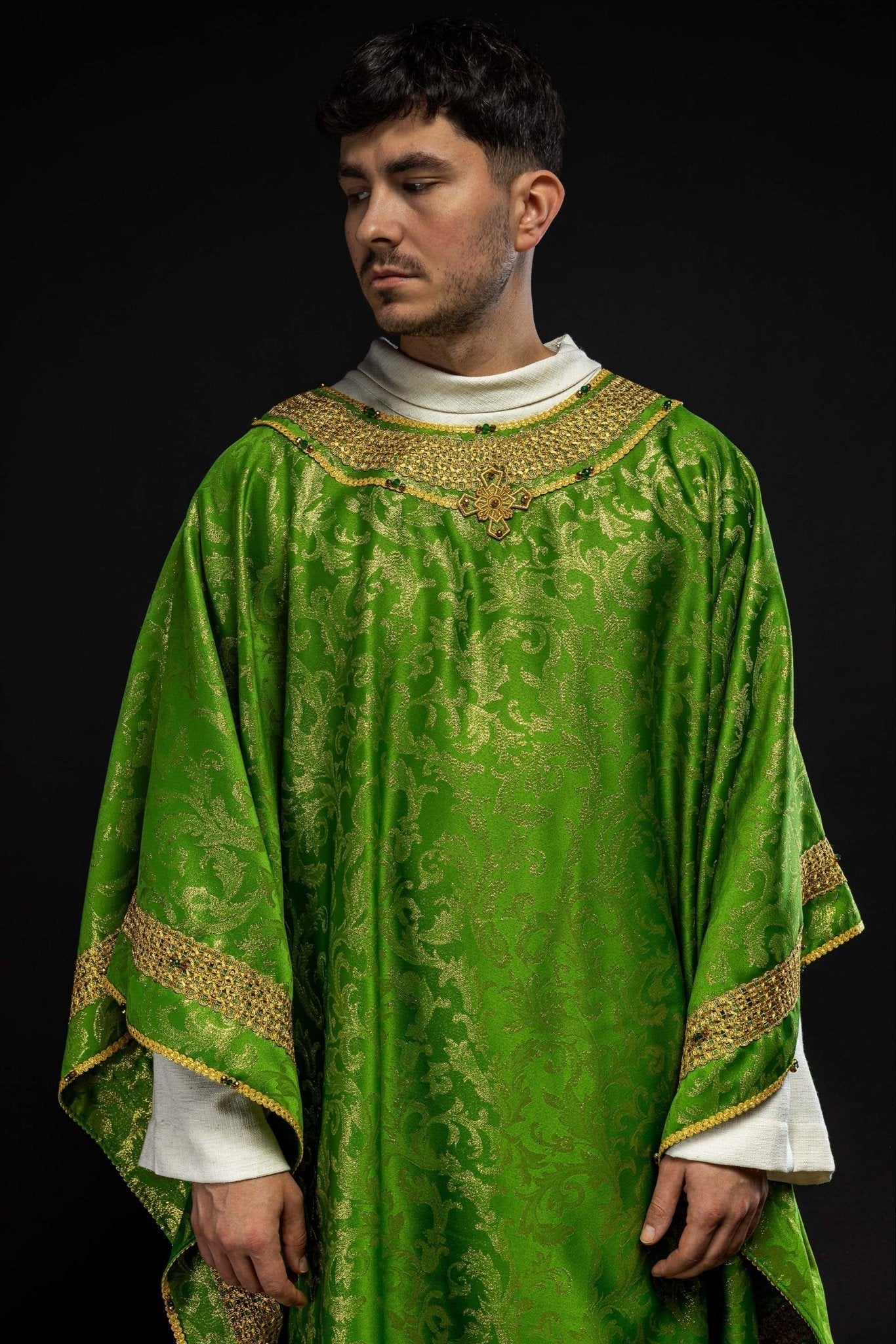 Handmade chasuble with natural stones Handmade 7010 Green HM/7010/01/90 - HAFTINAUSA.COM