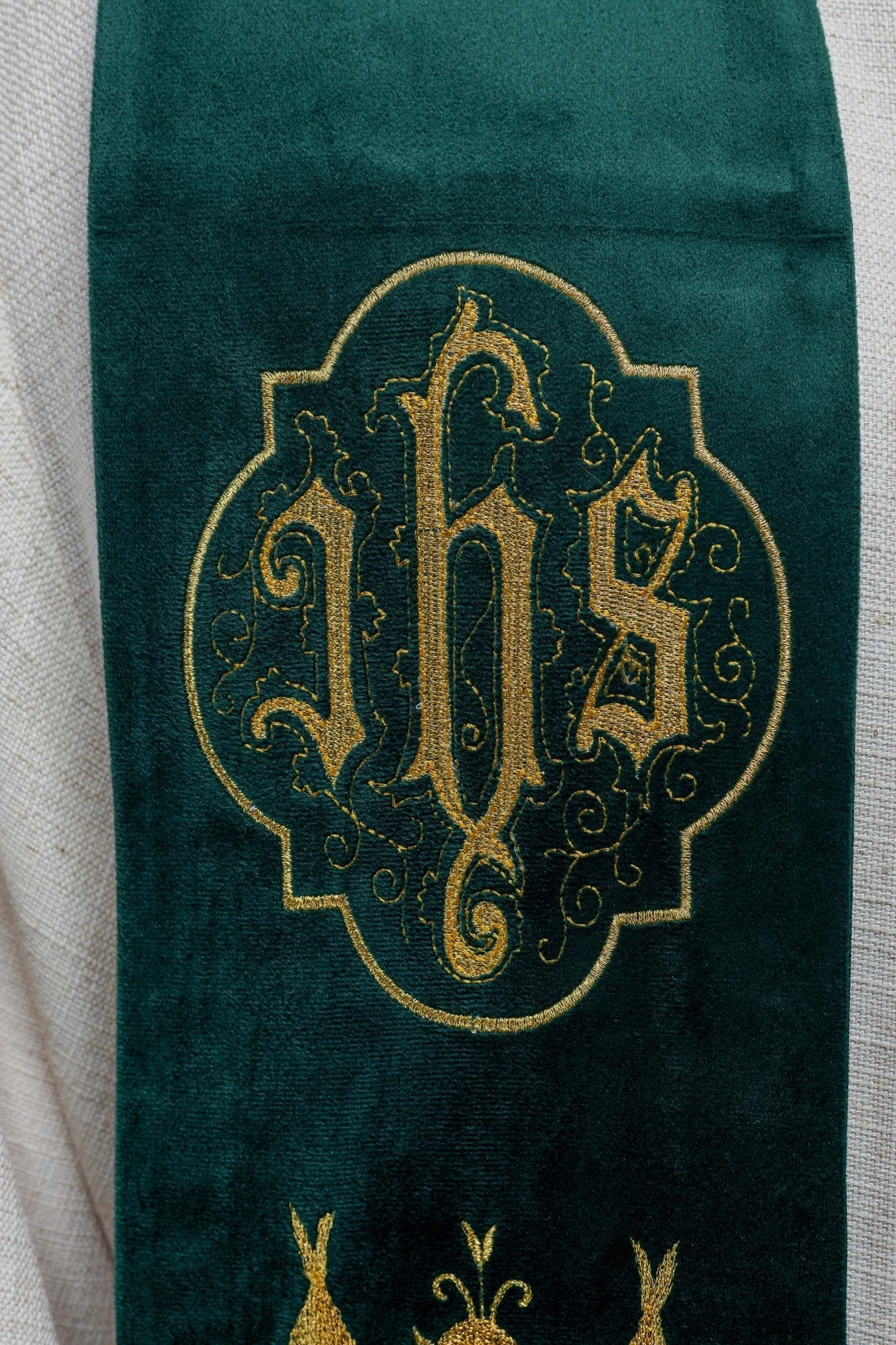 IHS green embroidered stole S - 2052 - 01 - 76 - HAFTINAUSA.COM